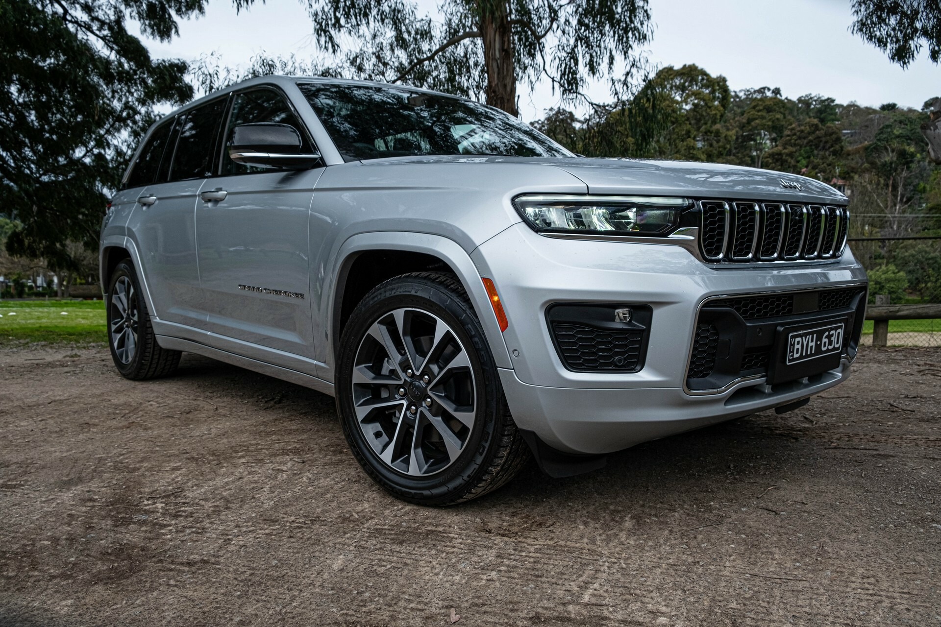 2023 Jeep Grand Cherokee Overland - 2