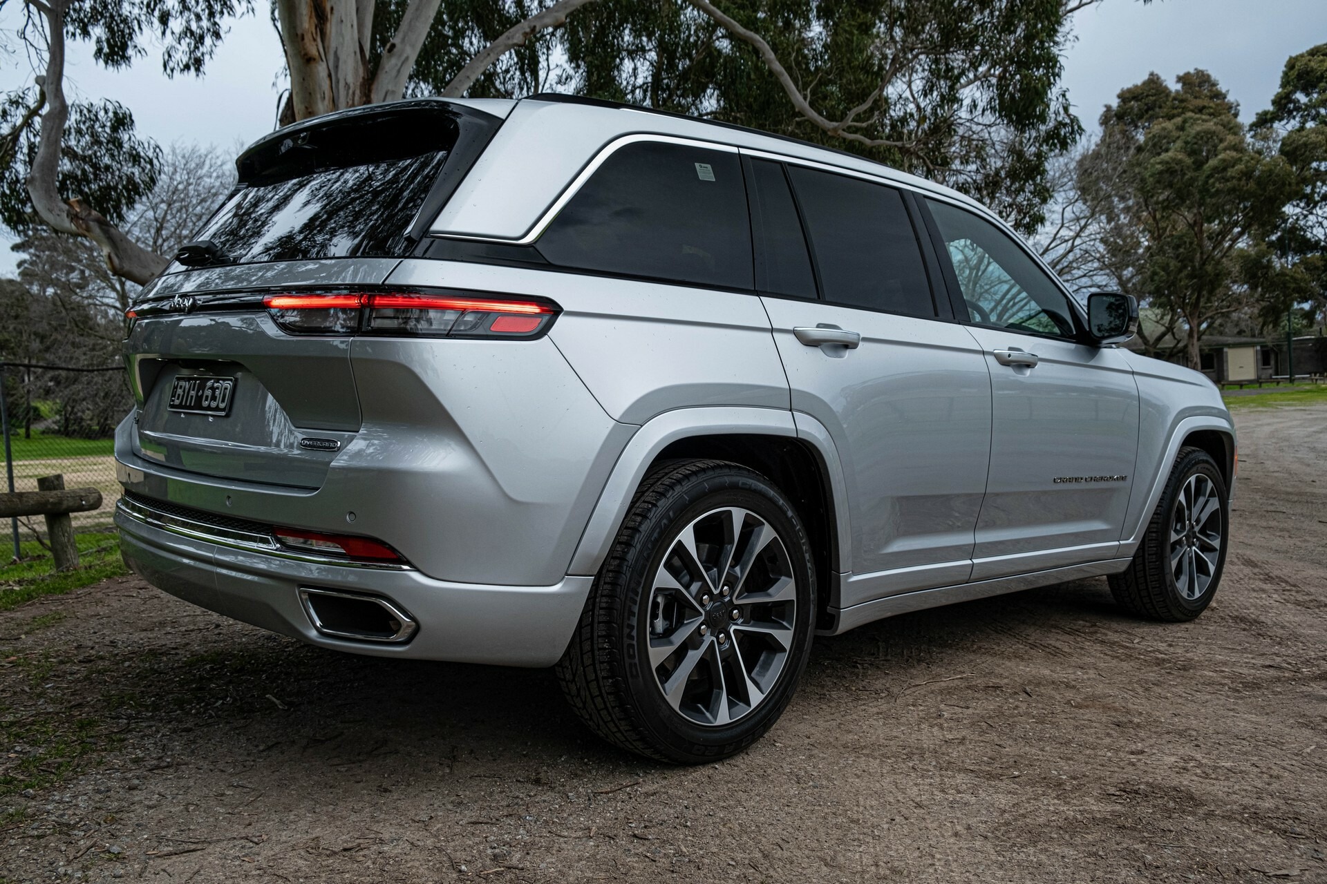 2023 Jeep Grand Cherokee Overland - 23