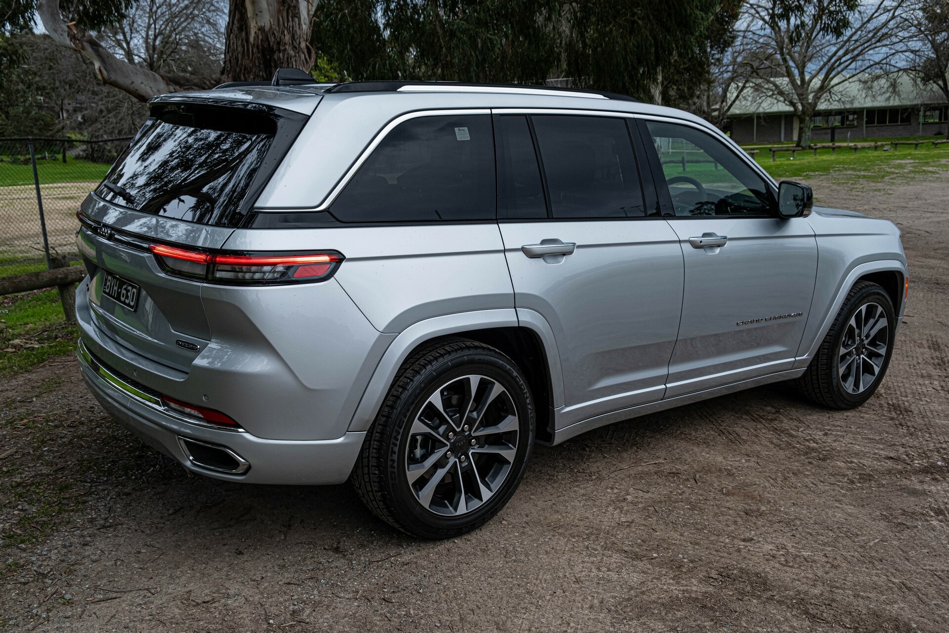 2023 Jeep Grand Cherokee Overland - 24