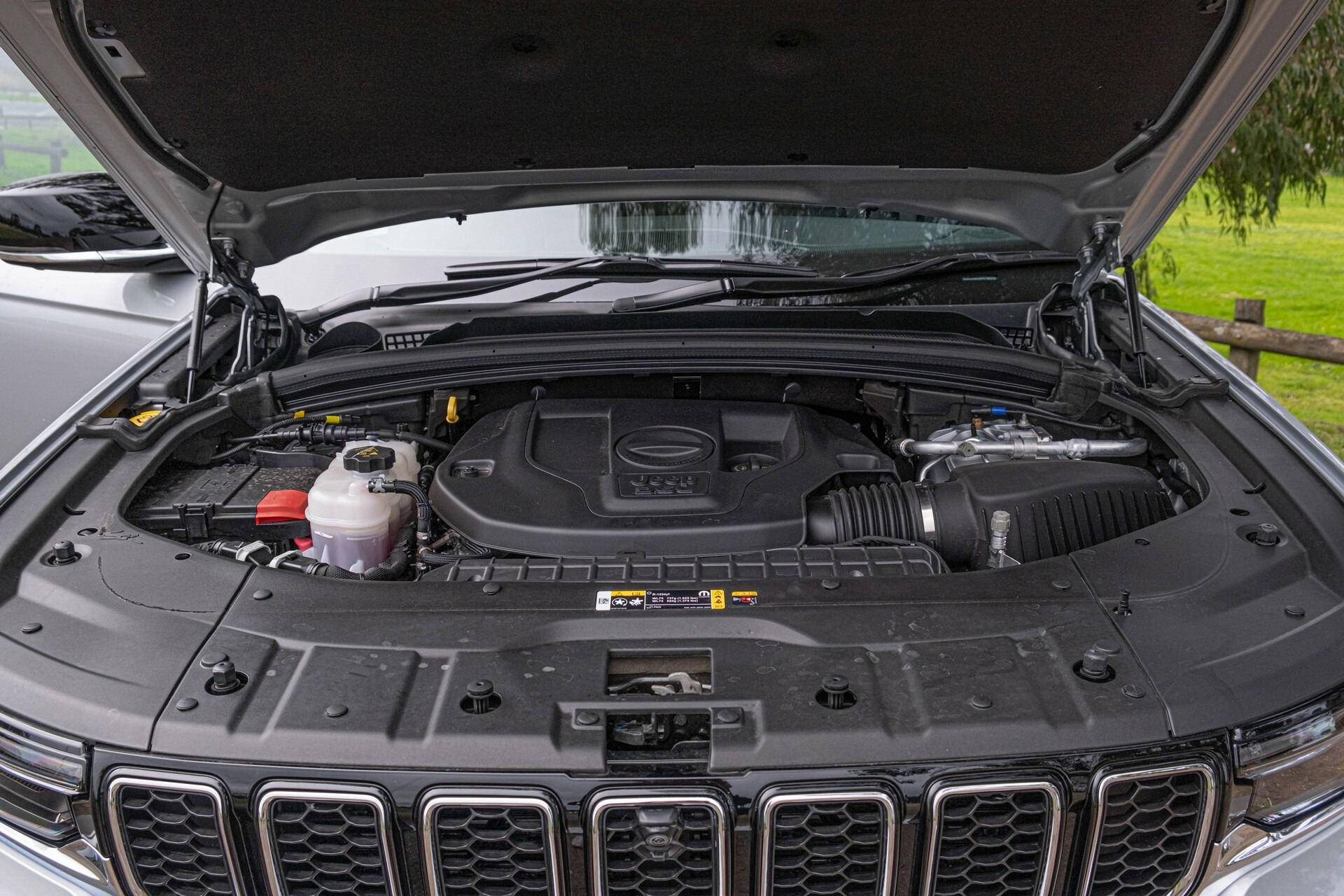 2023 Jeep Grand Cherokee Overland - 27