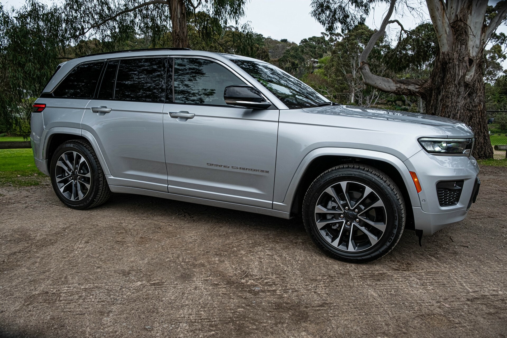 2023 Jeep Grand Cherokee Overland - 3