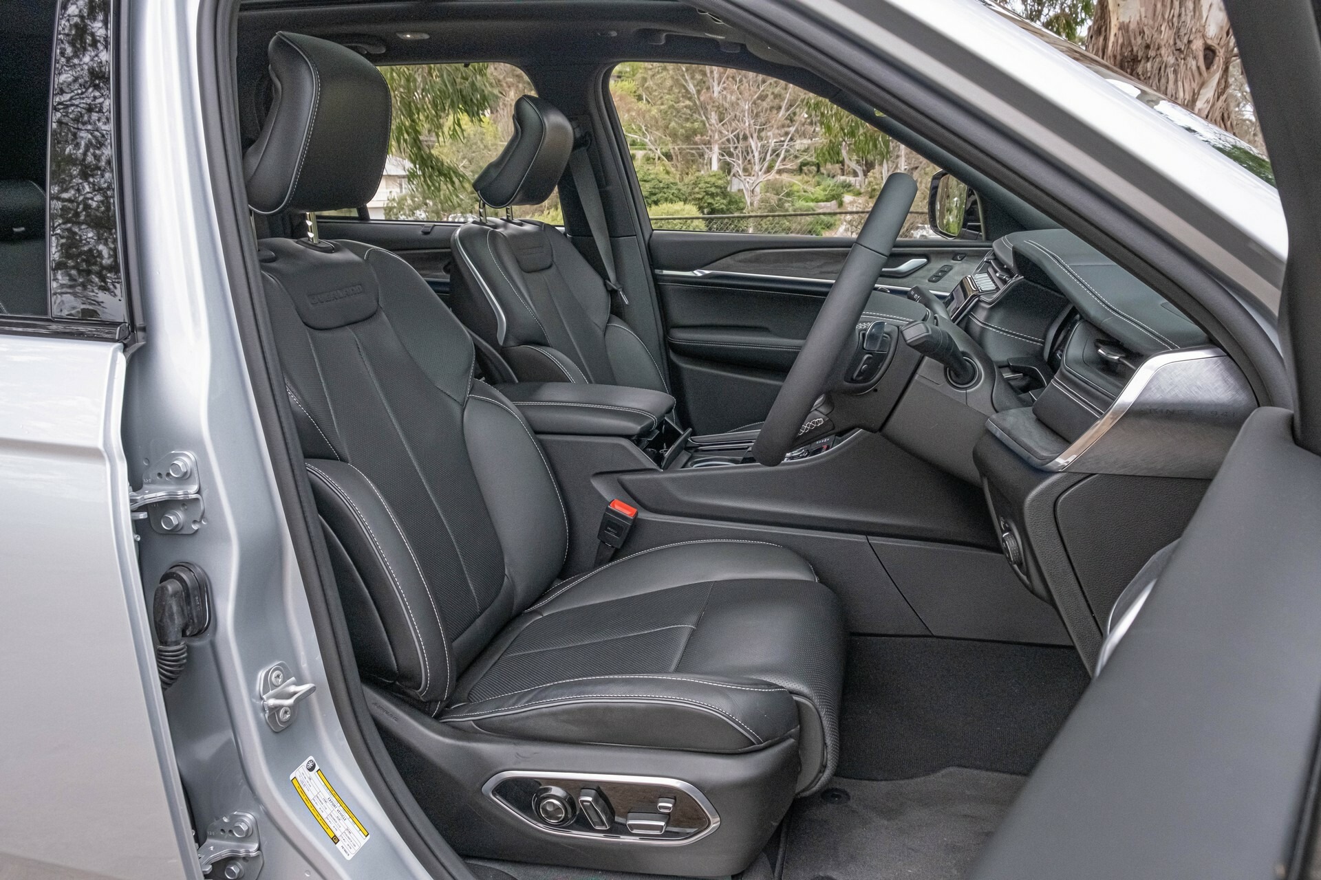 2023 Jeep Grand Cherokee Overland - 30