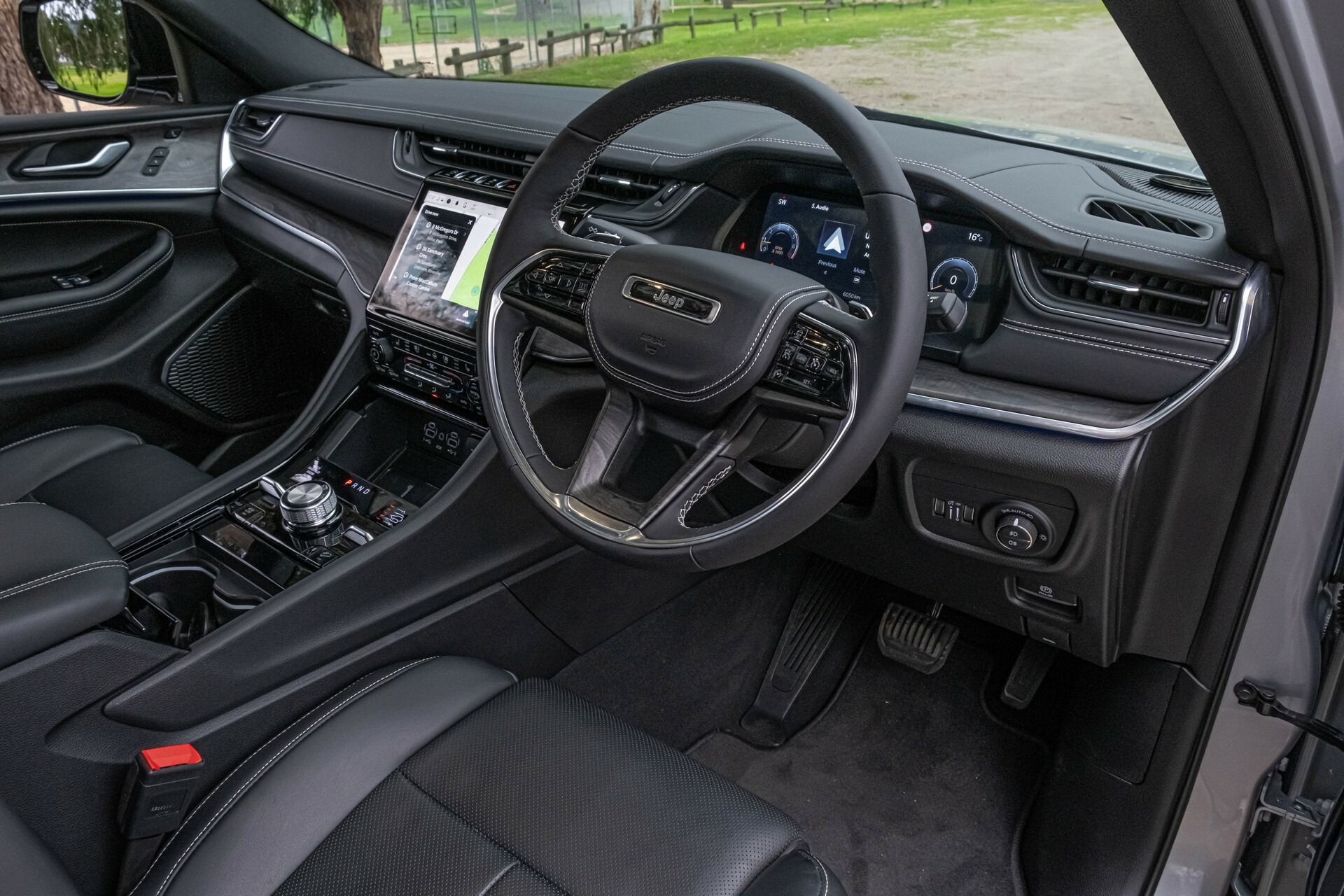 2023 Jeep Grand Cherokee Overland - 31