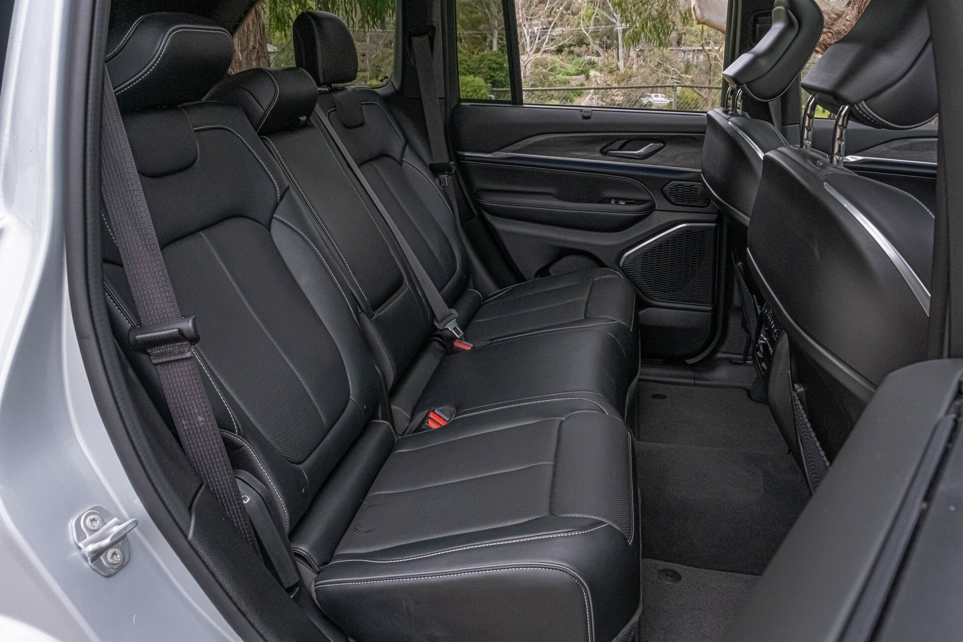 2023 Jeep Grand Cherokee Overland - 33