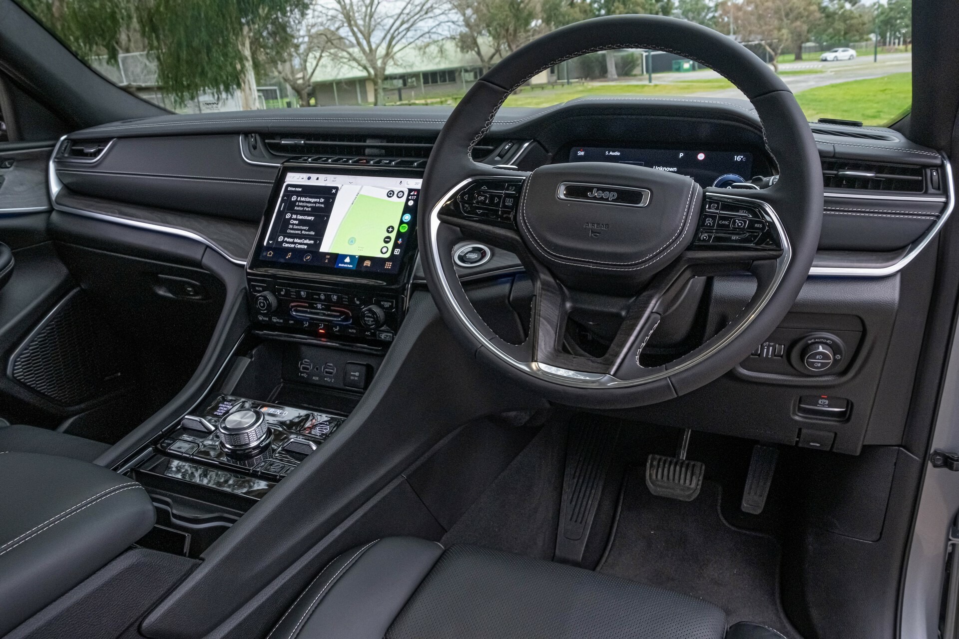 2023 Jeep Grand Cherokee Overland - 34