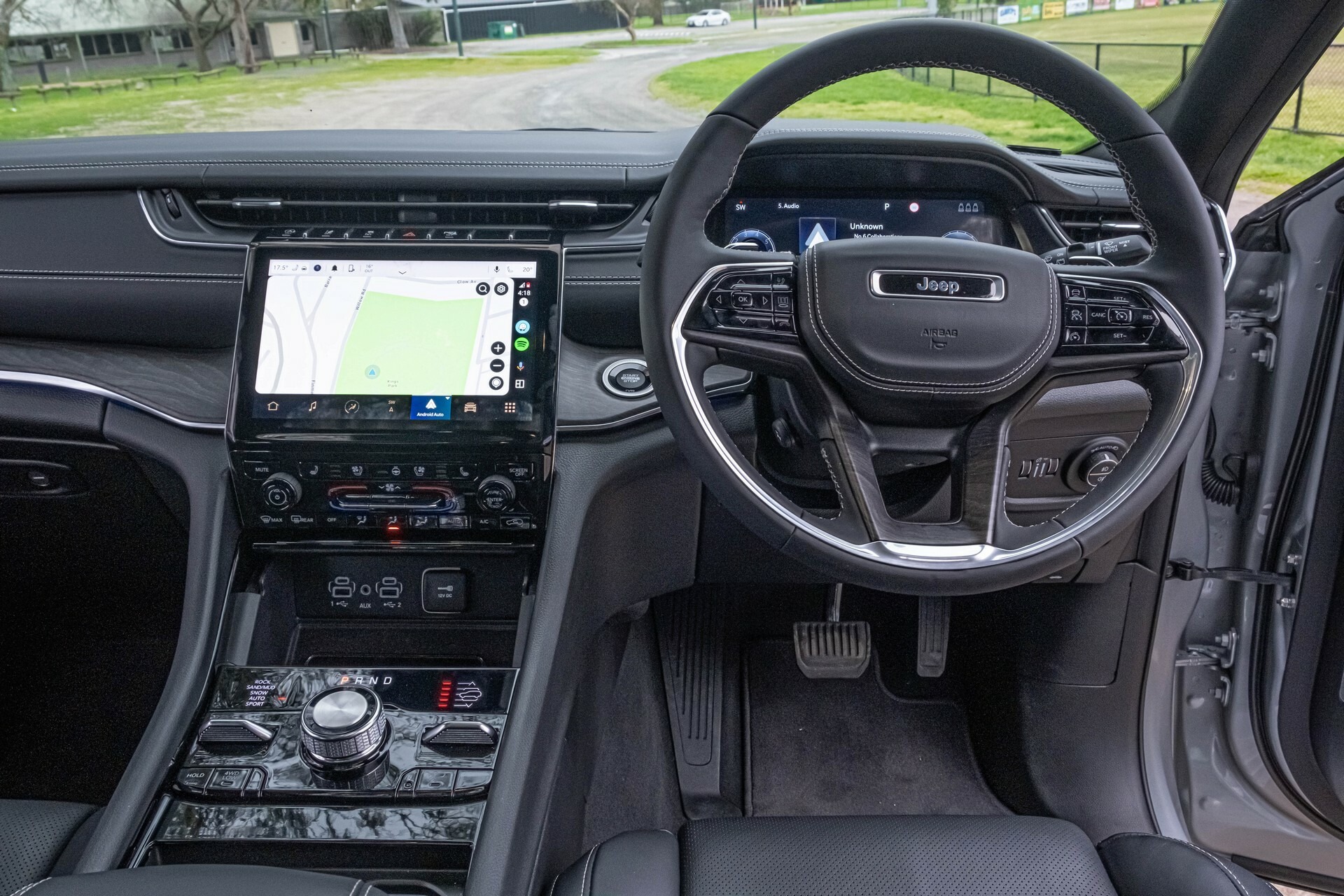 2023 Jeep Grand Cherokee Overland - 35