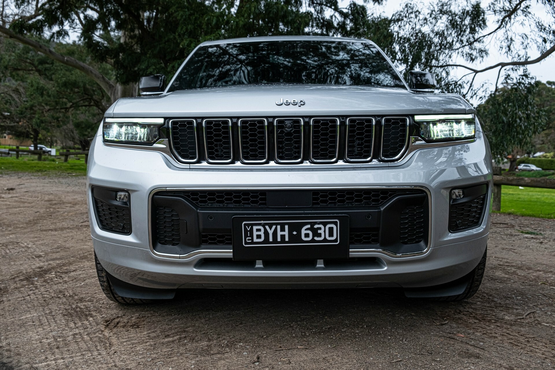 2023 Jeep Grand Cherokee Overland - 4