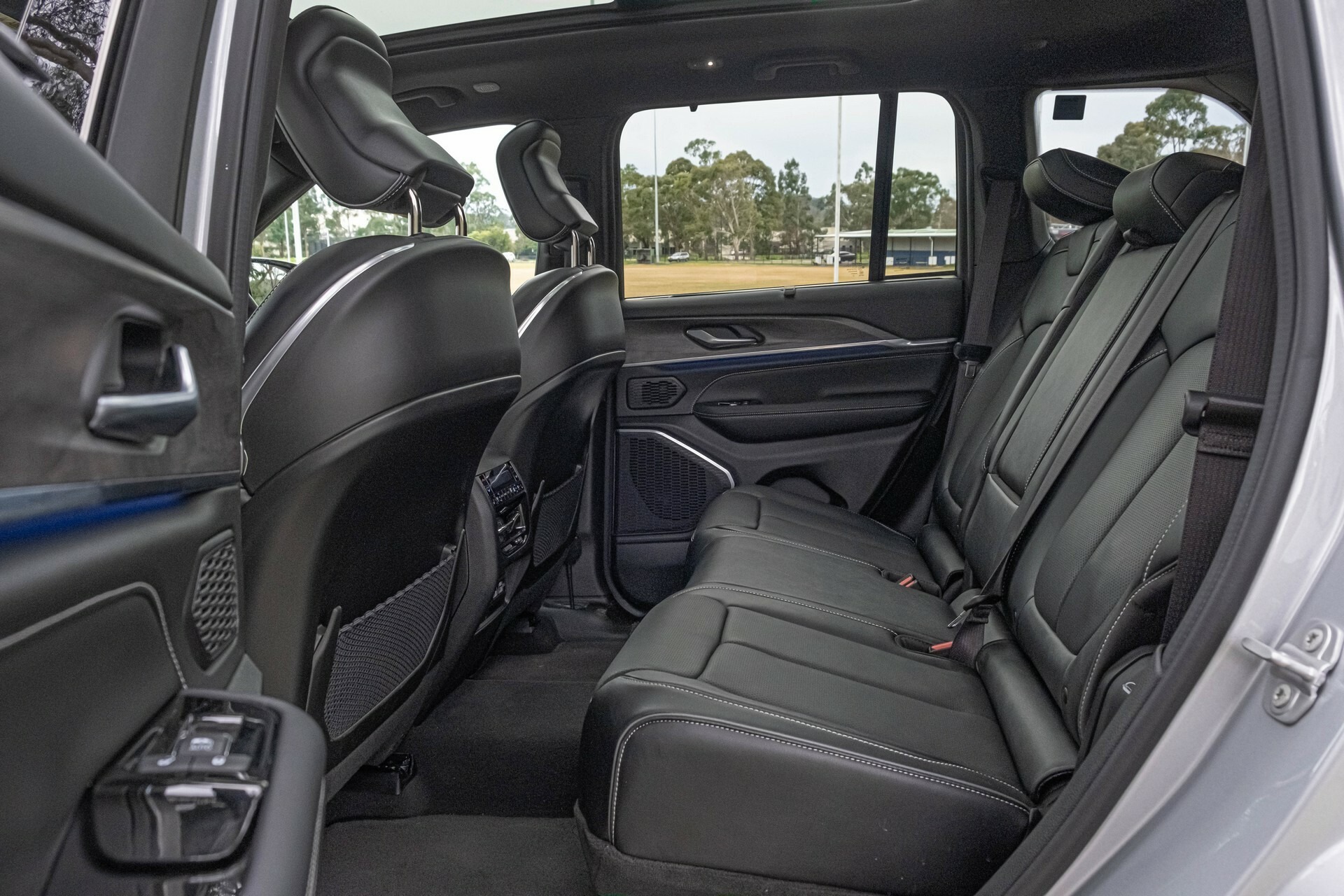 2023 Jeep Grand Cherokee Overland - 43