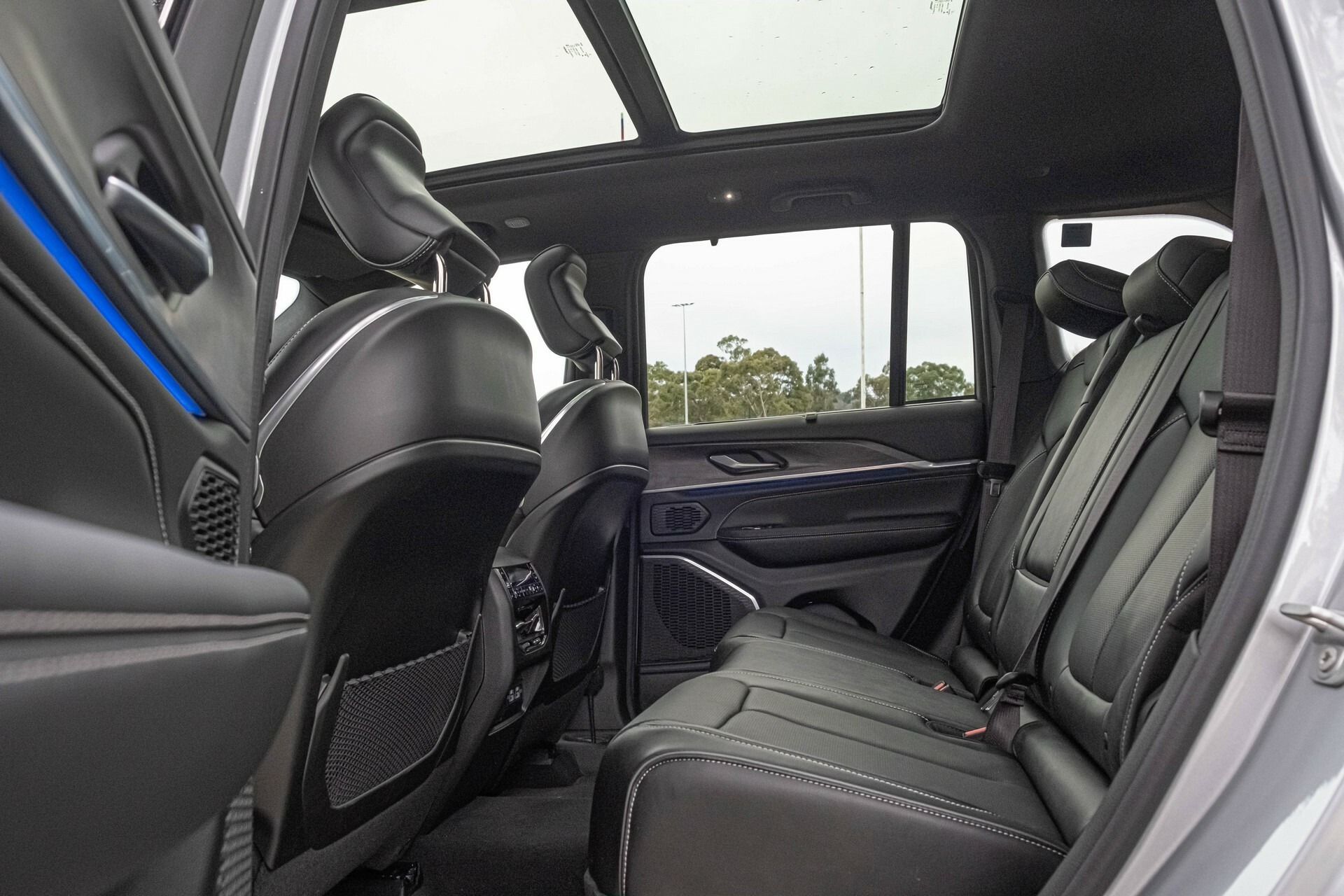 2023 Jeep Grand Cherokee Overland - 44