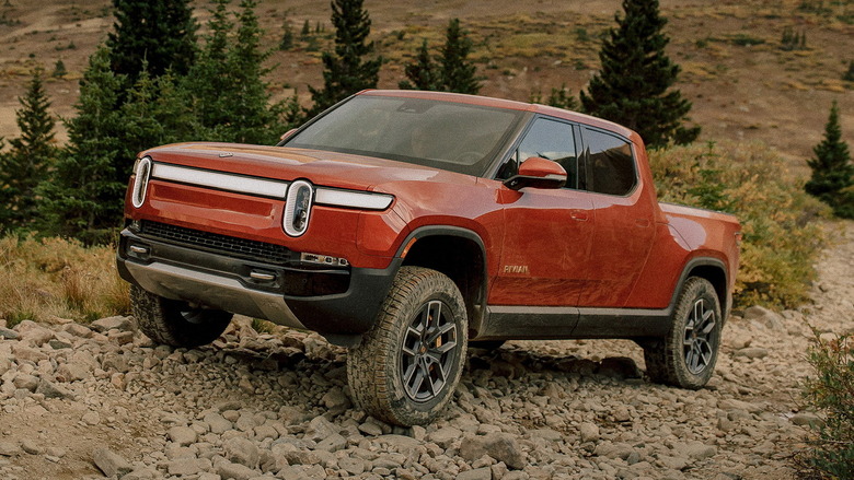 2022-Rivian-R1T-rocks