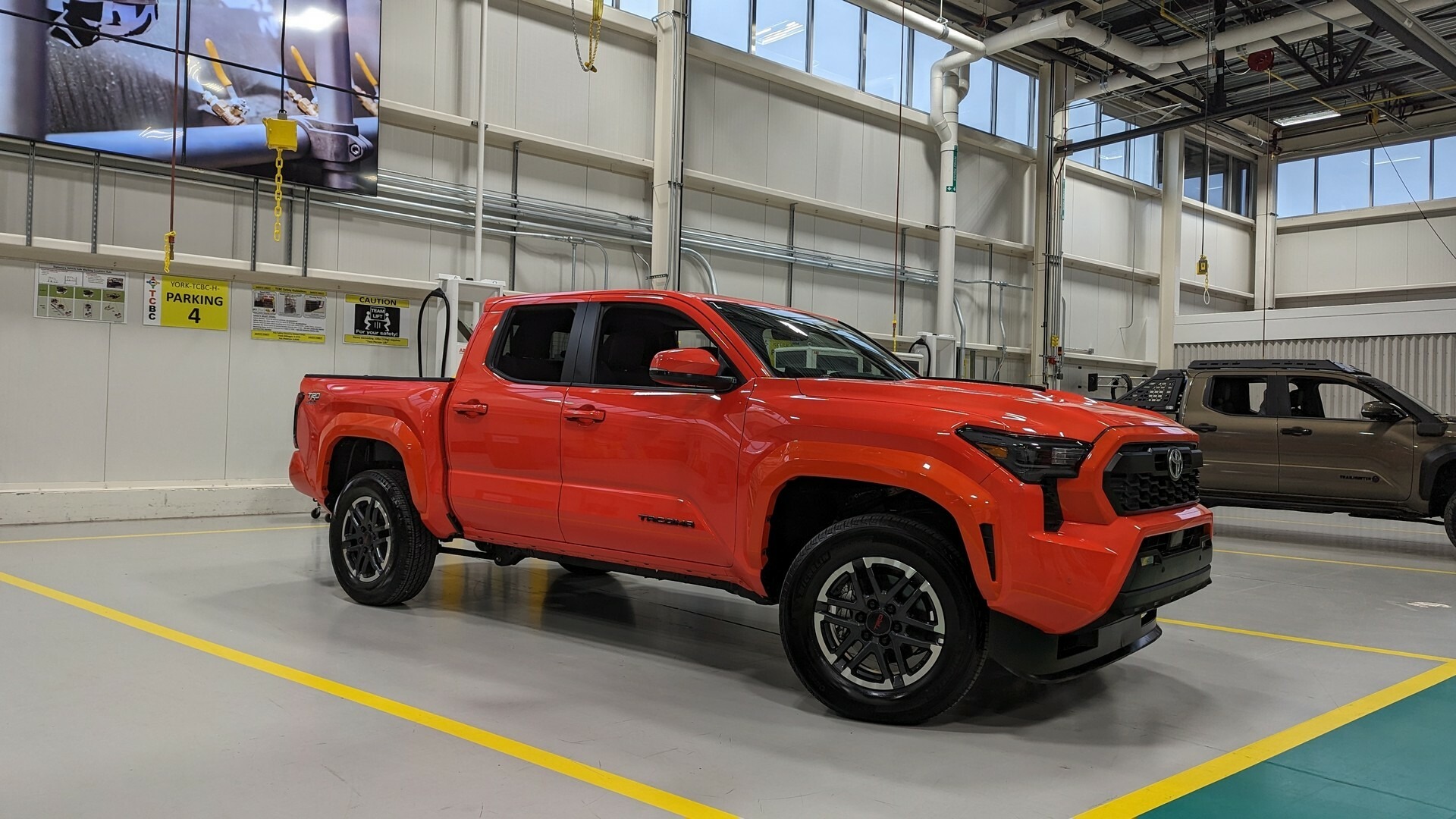 2024 Toyota Tacoma Manual MG CarScoops 1109 102