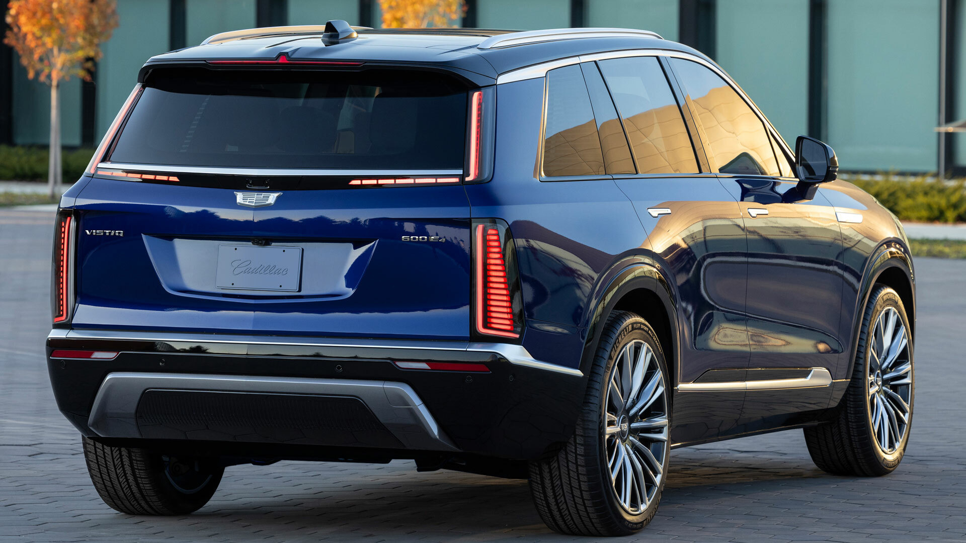 2025-Cadillac-Vistiq-1211-1004