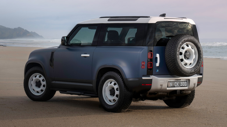 Land-Rover-Defender-Pacific-Blue-Editon---1aa
