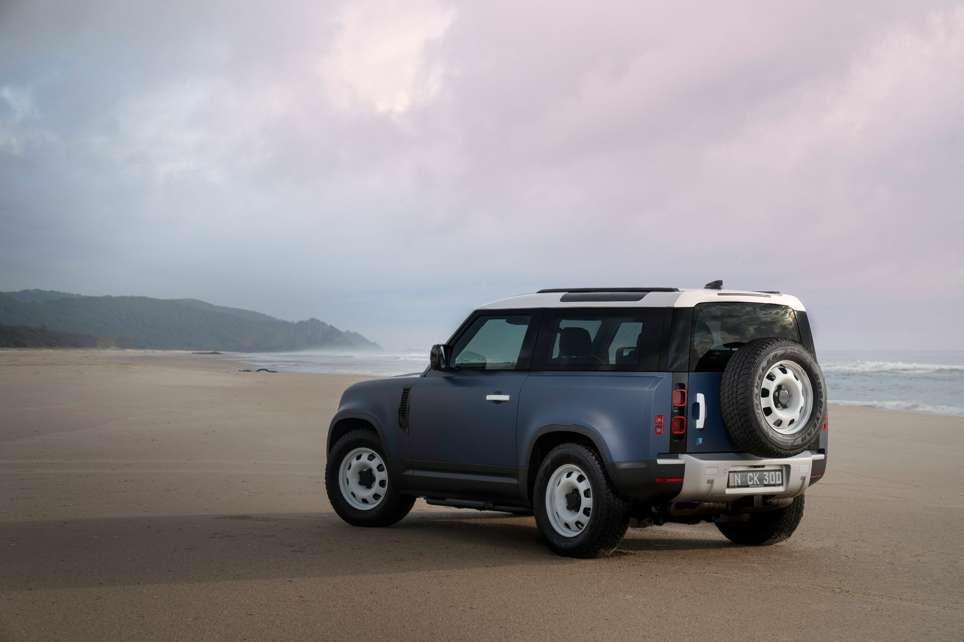 Land Rover Defender Pacific Blue Editon - 7