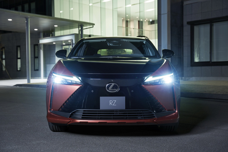 Lexus RZ 450e 121