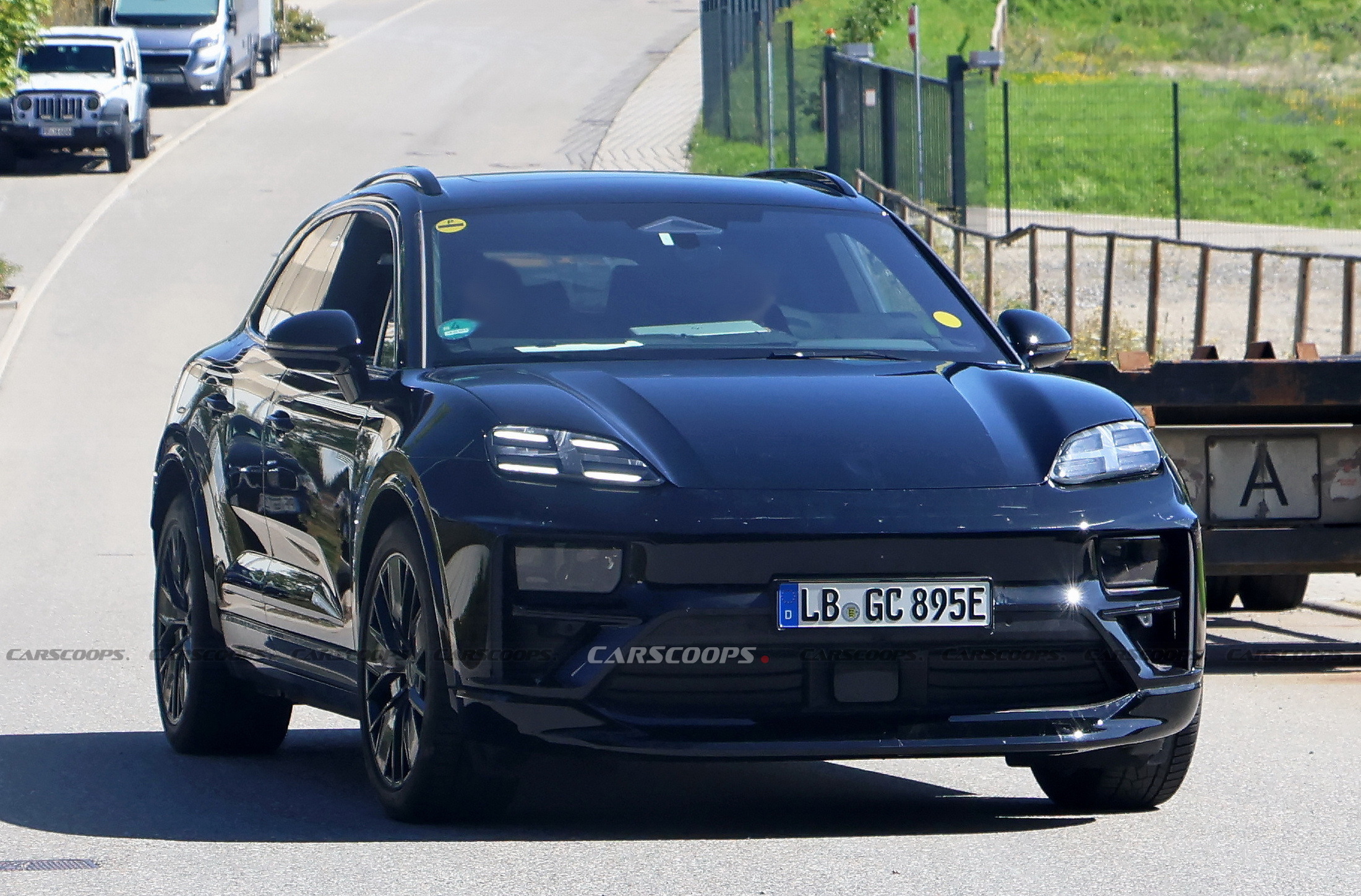 2025 Porsche Macan EV 11