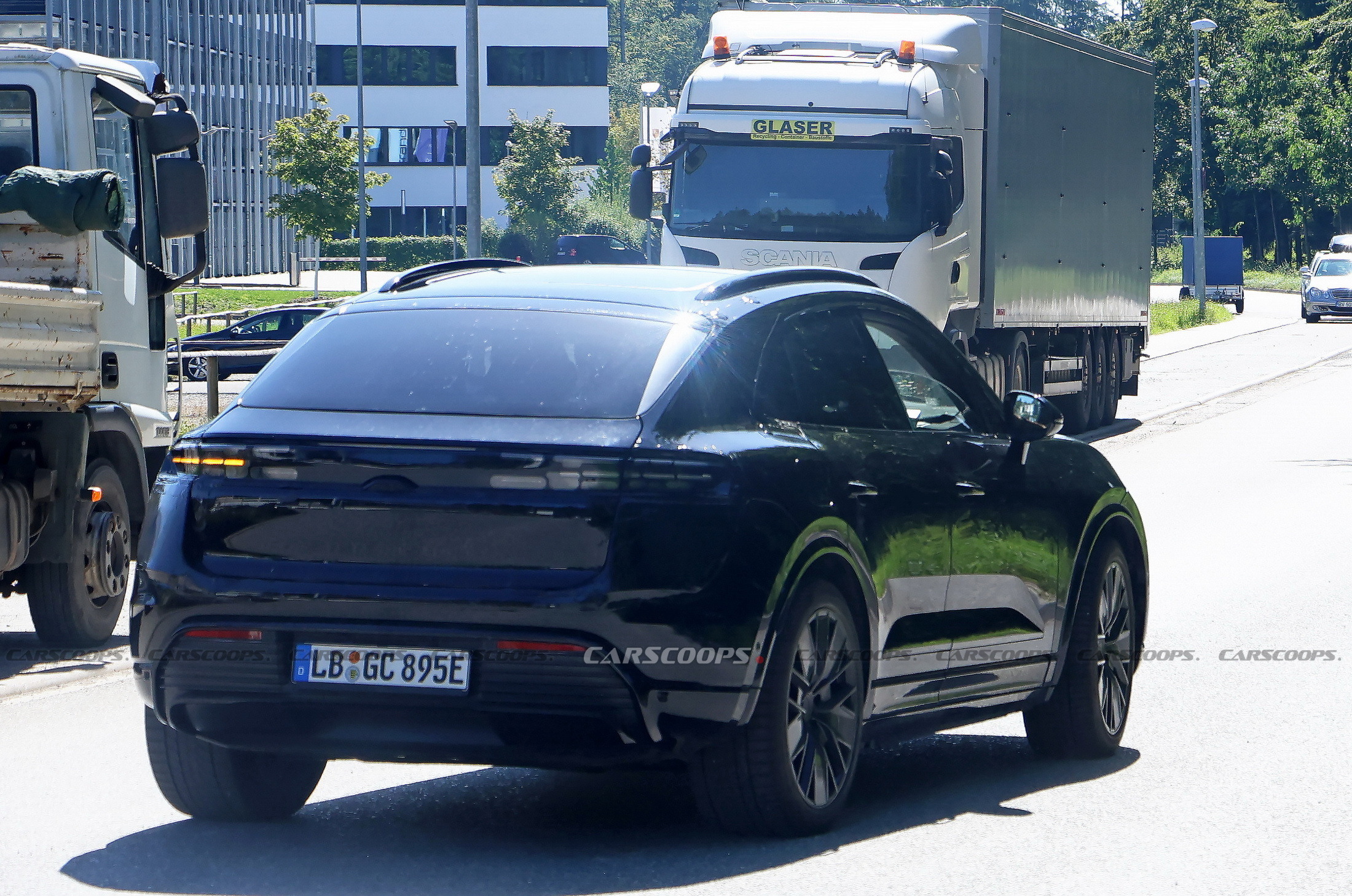 2025 Porsche Macan EV 4