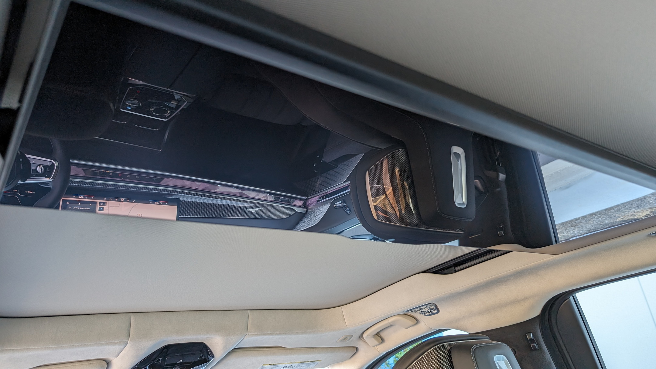 BMW i7 M70 Stephen Rivers for Carscoops 11