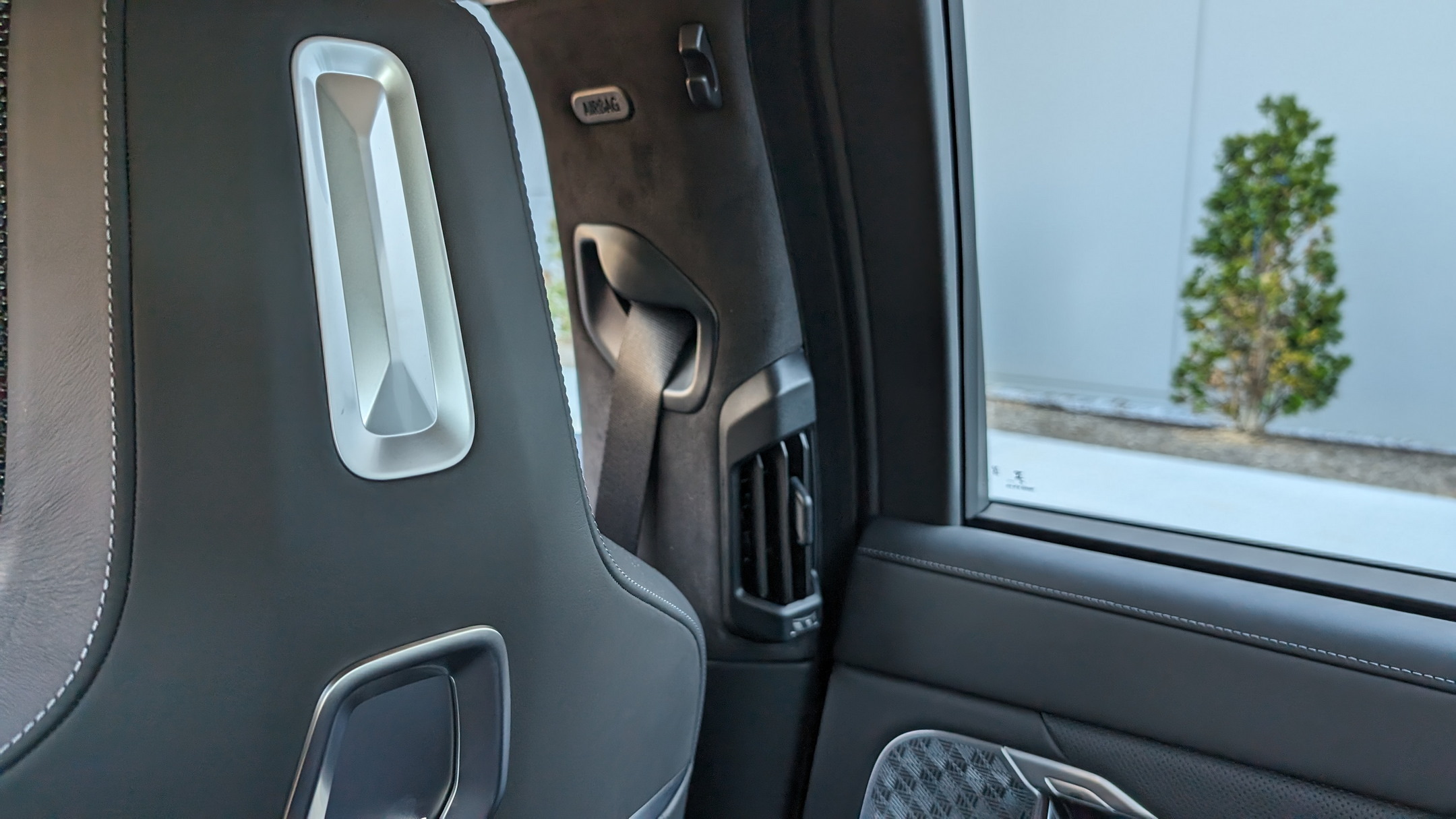 BMW i7 M70 Stephen Rivers for Carscoops 12