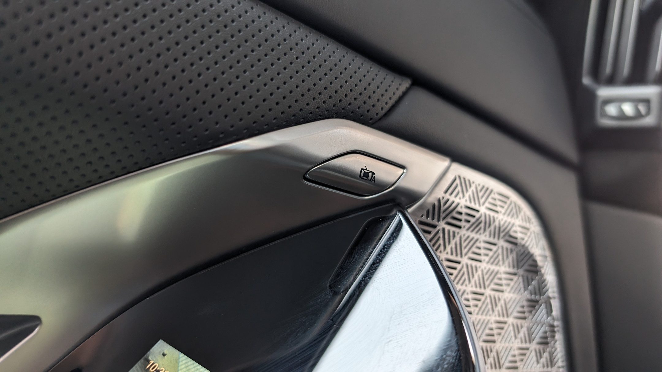 BMW i7 M70 Stephen Rivers for Carscoops 14