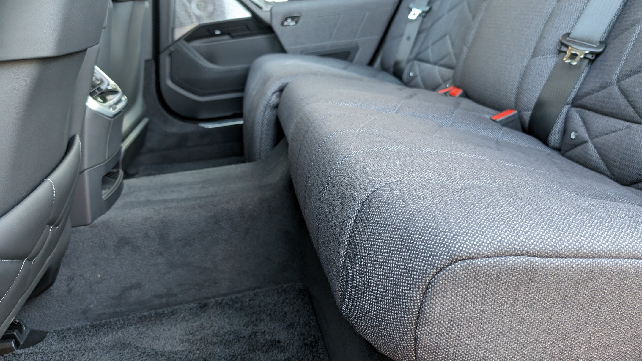 BMW i7 M70 Stephen Rivers for Carscoops 20