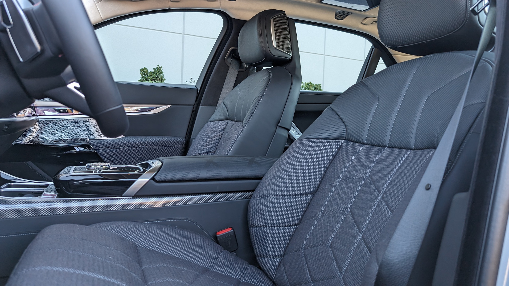 BMW i7 M70 Stephen Rivers for Carscoops 22