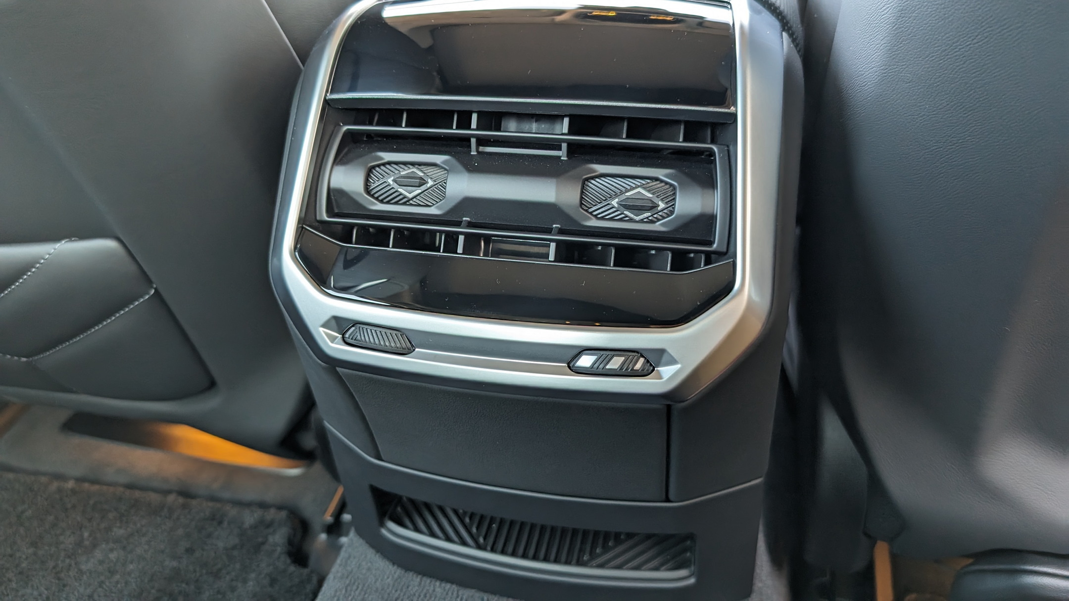 BMW i7 M70 Stephen Rivers for Carscoops 29