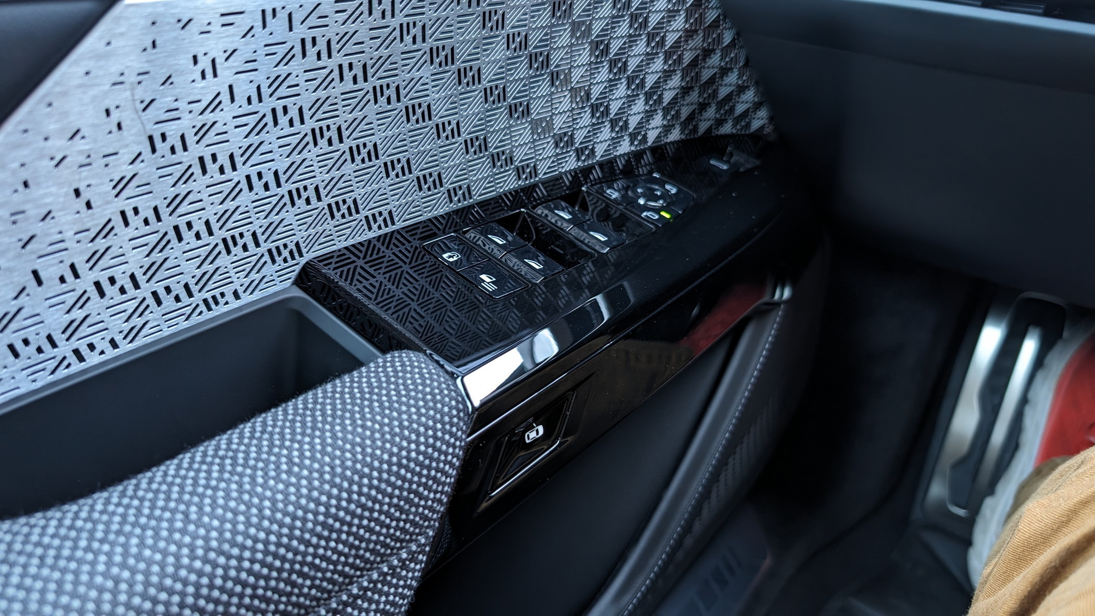 BMW i7 M70 Stephen Rivers for Carscoops 3