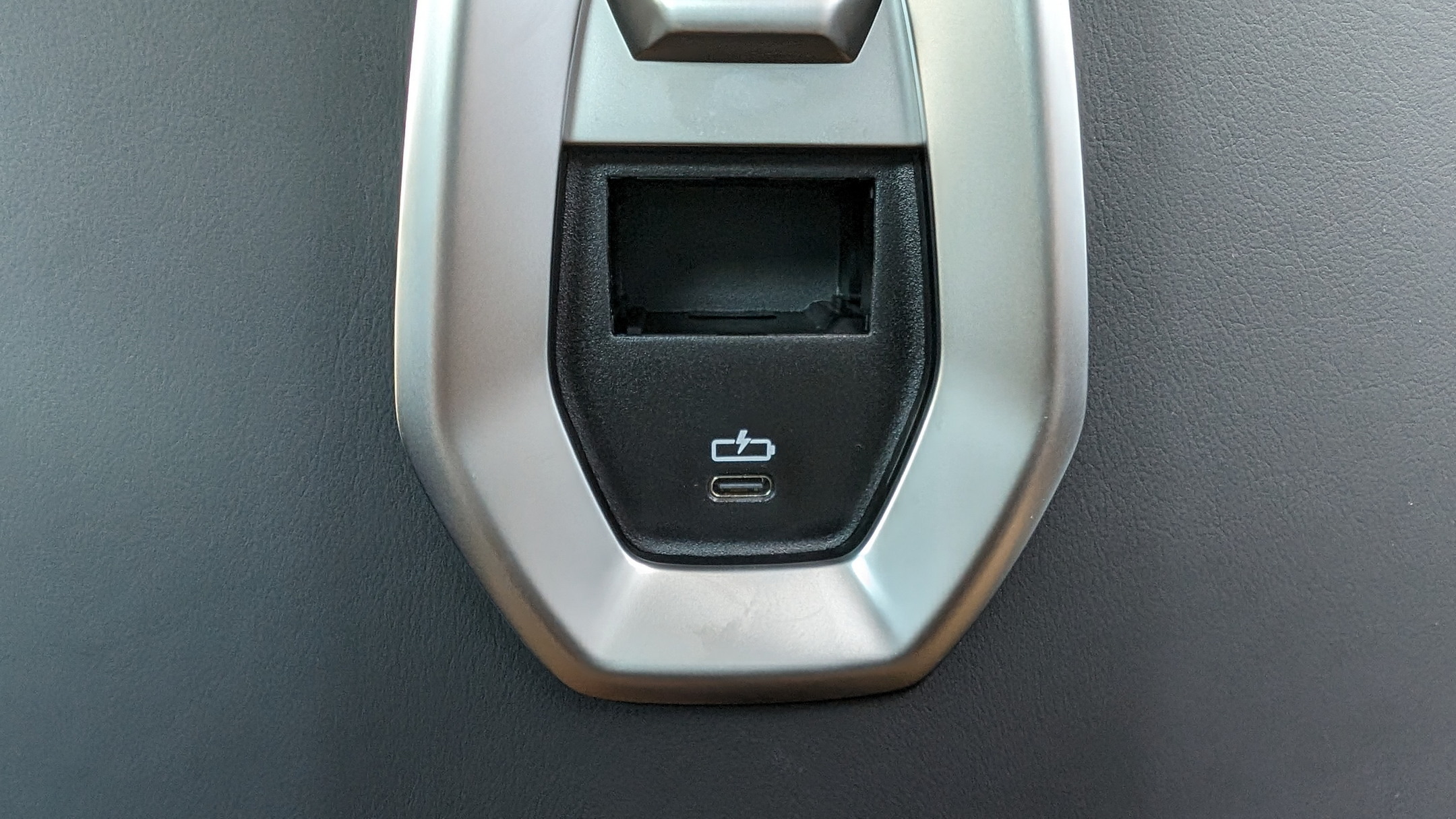 BMW i7 M70 Stephen Rivers for Carscoops 30