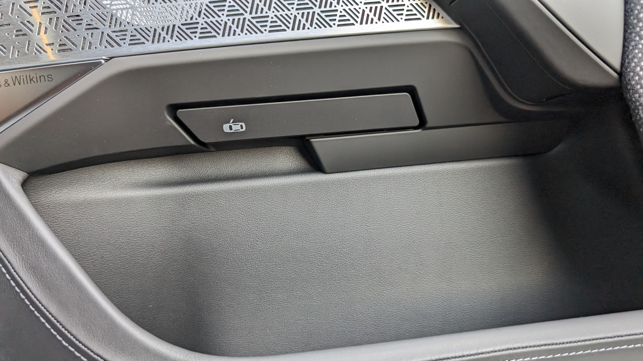 BMW i7 M70 Stephen Rivers for Carscoops 31