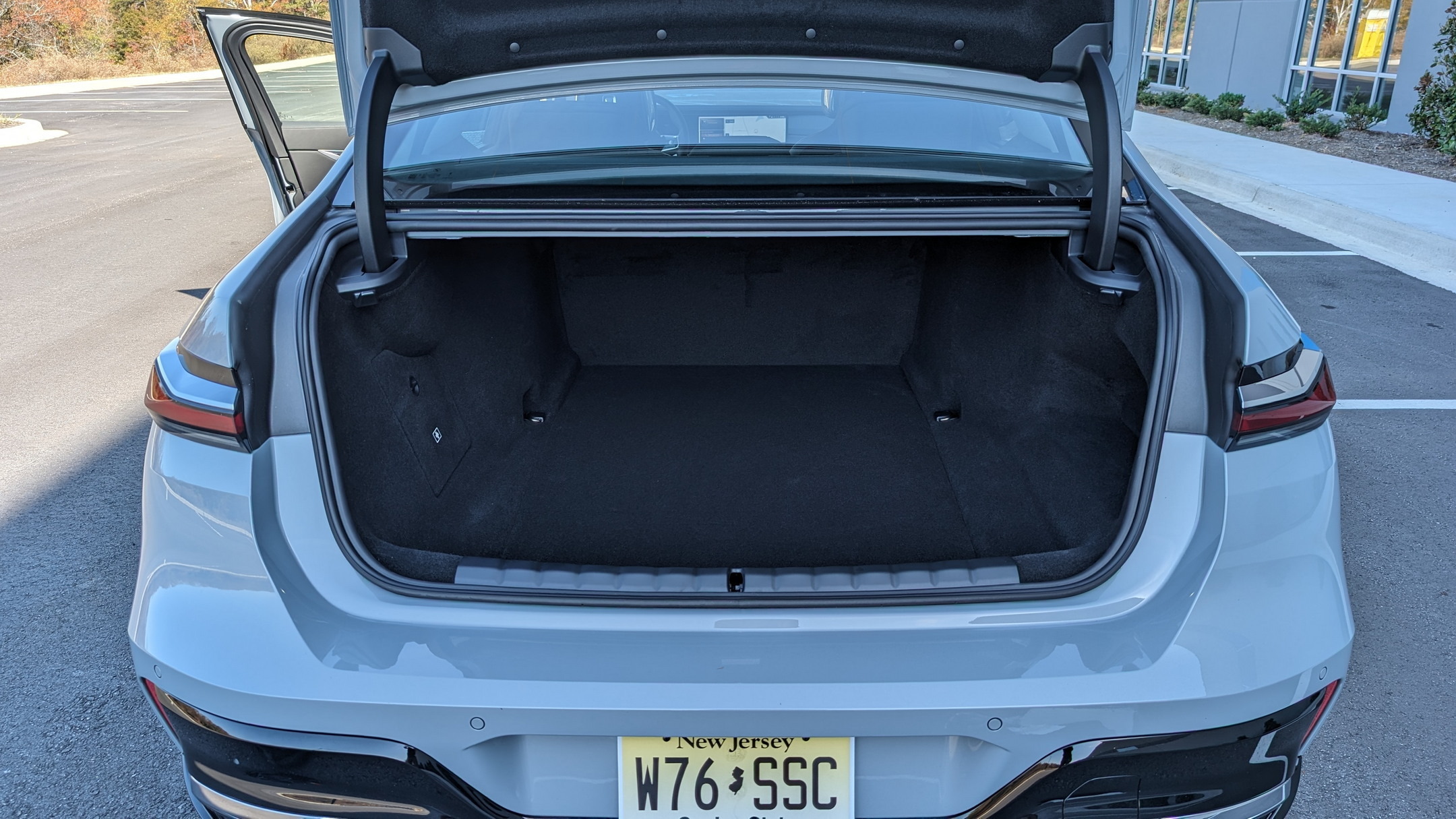 BMW i7 M70 Stephen Rivers for Carscoops 32