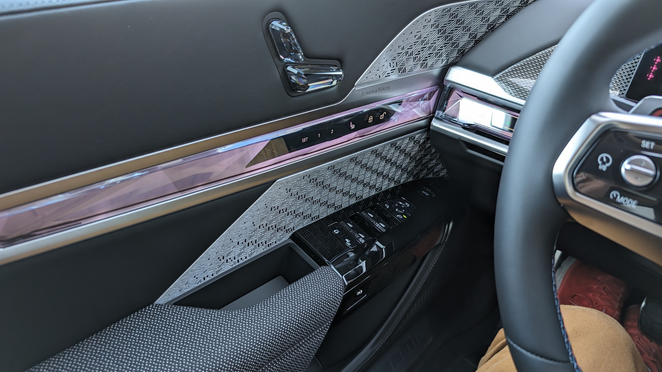 BMW i7 M70 Stephen Rivers for Carscoops 4