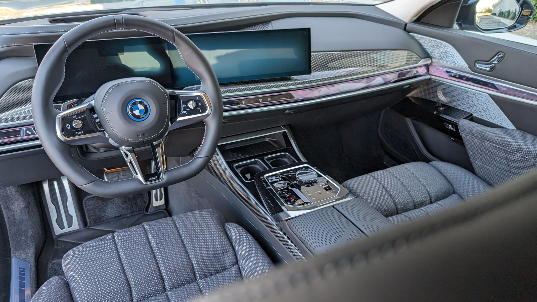 BMW i7 M70 Stephen Rivers for Carscoops 5