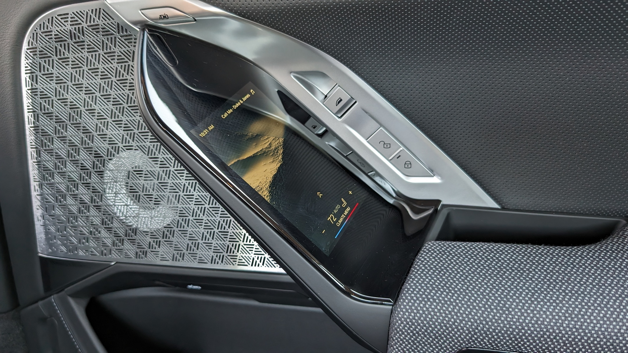 BMW i7 M70 Stephen Rivers for Carscoops 9