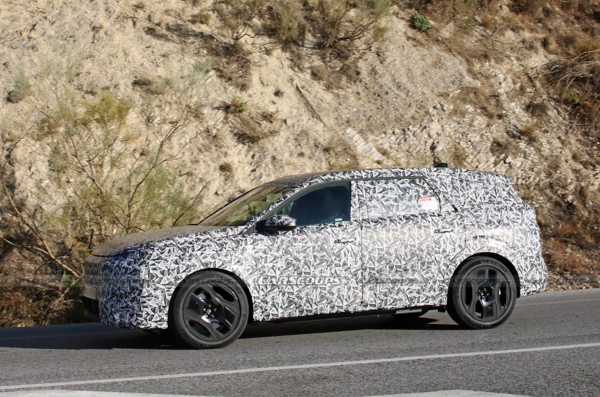 2024 Peugeot E-5008 - 5