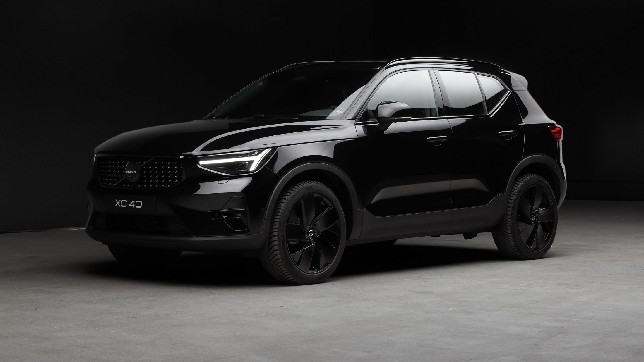Volvo XC40 Black Edition (1)s