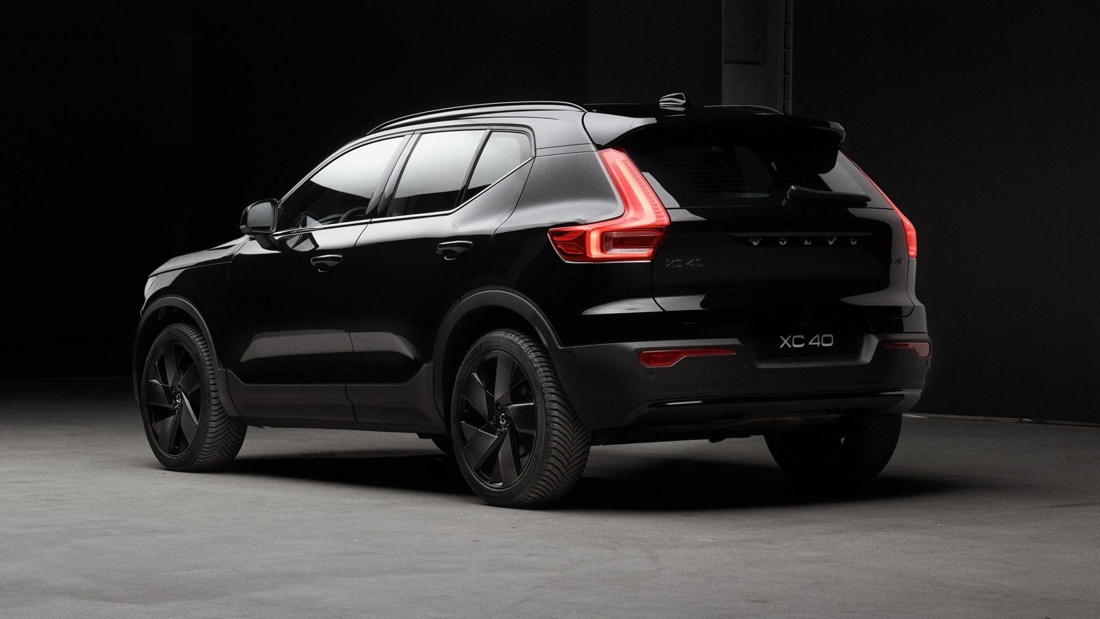 Volvo XC40 Black Edition (2)s