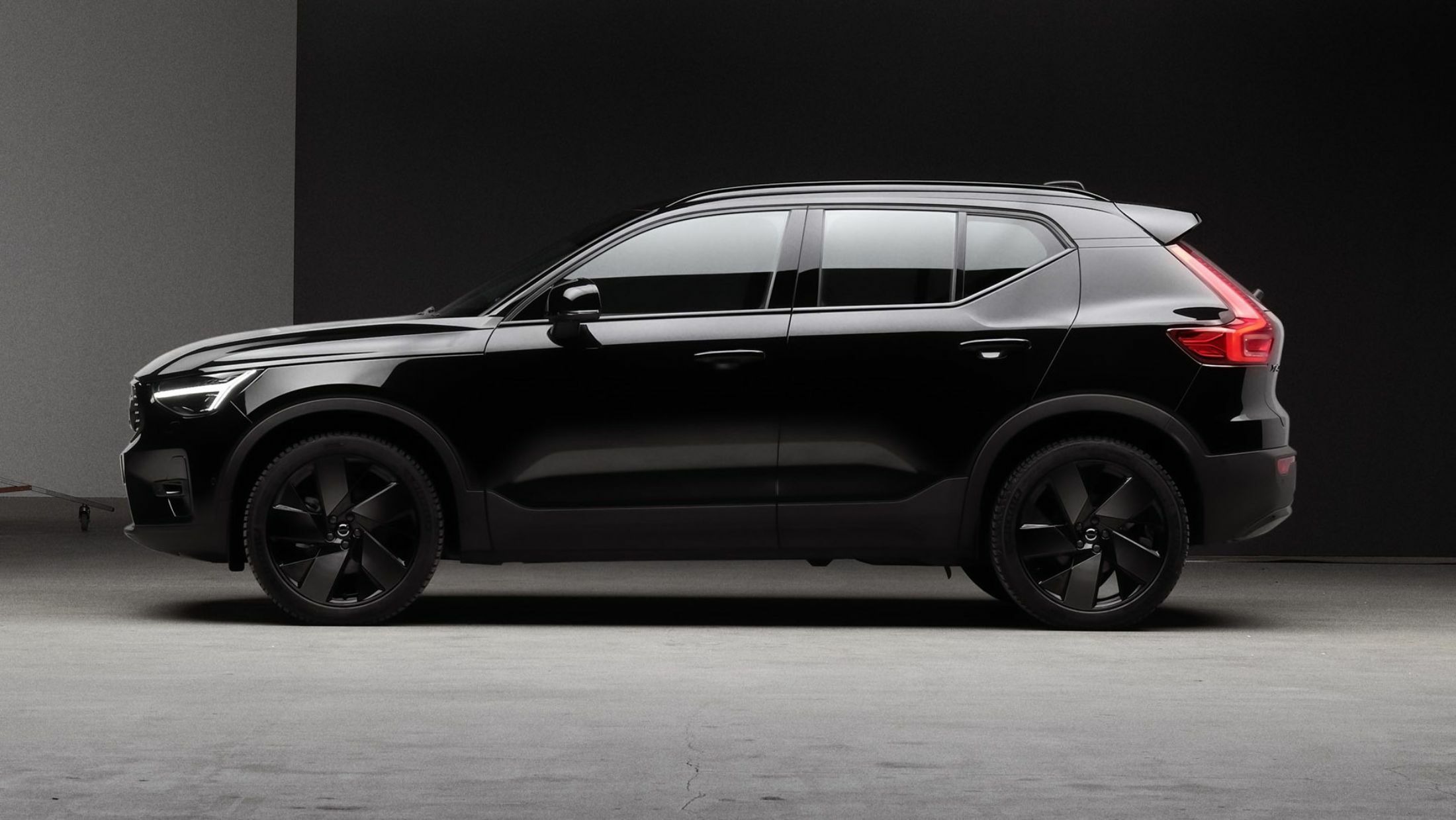 Volvo XC40 Black Edition (4)s