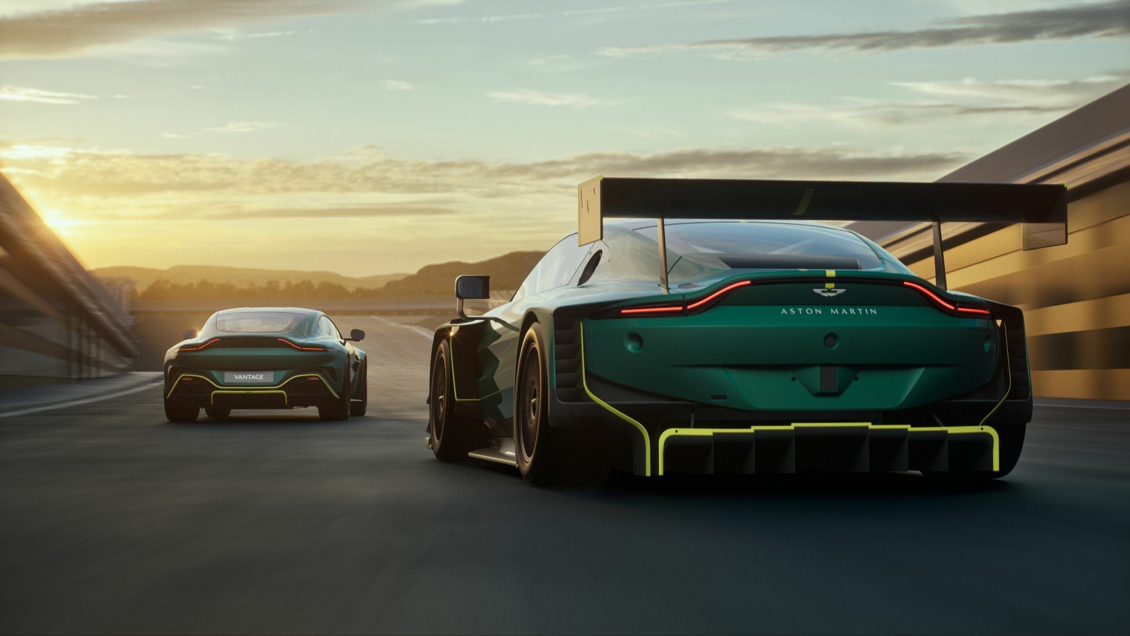 Aston Martin Vantage GT3 And AMR24 F1 (5)