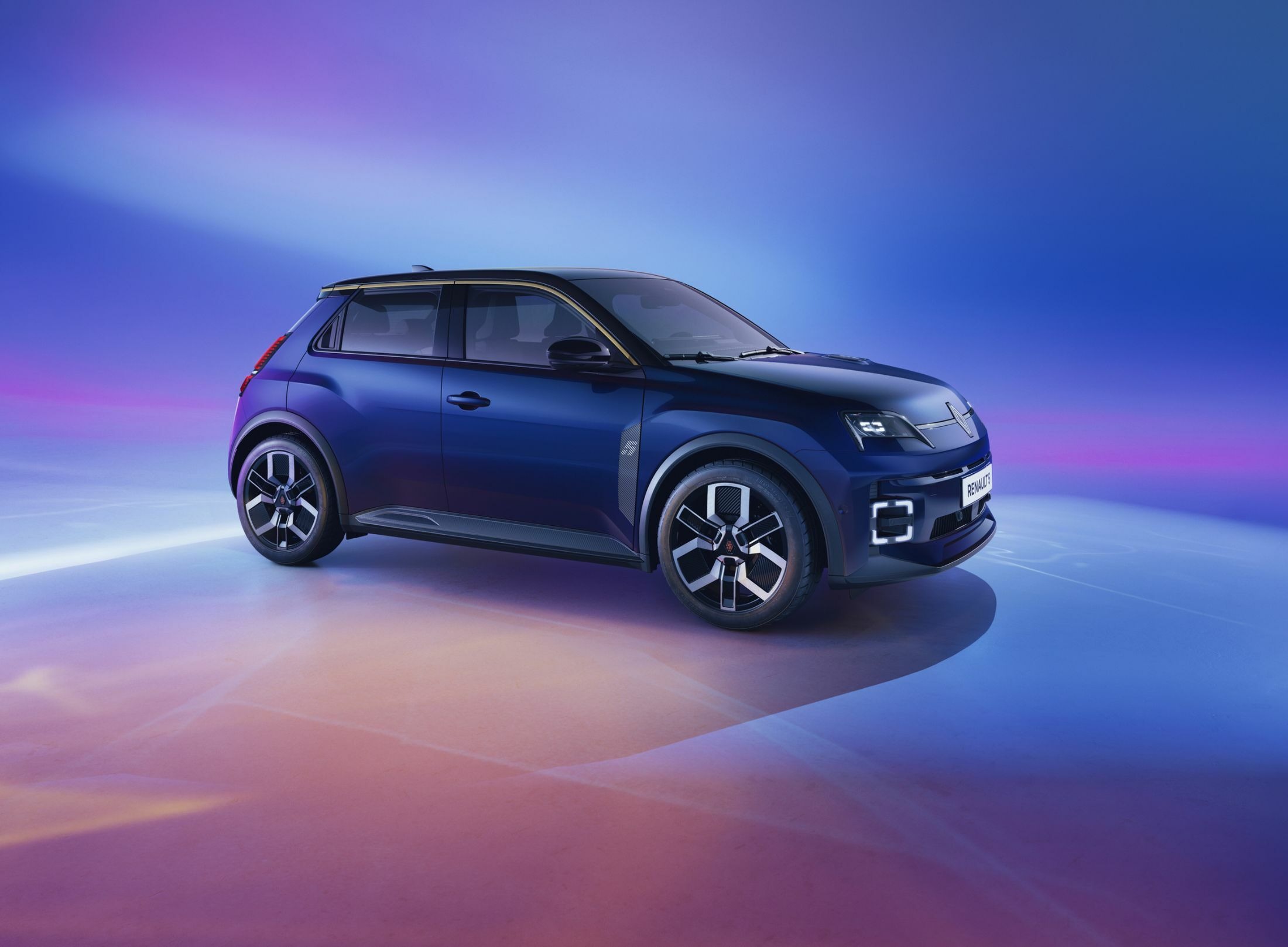 Renault 5 Electric - Blue (1)