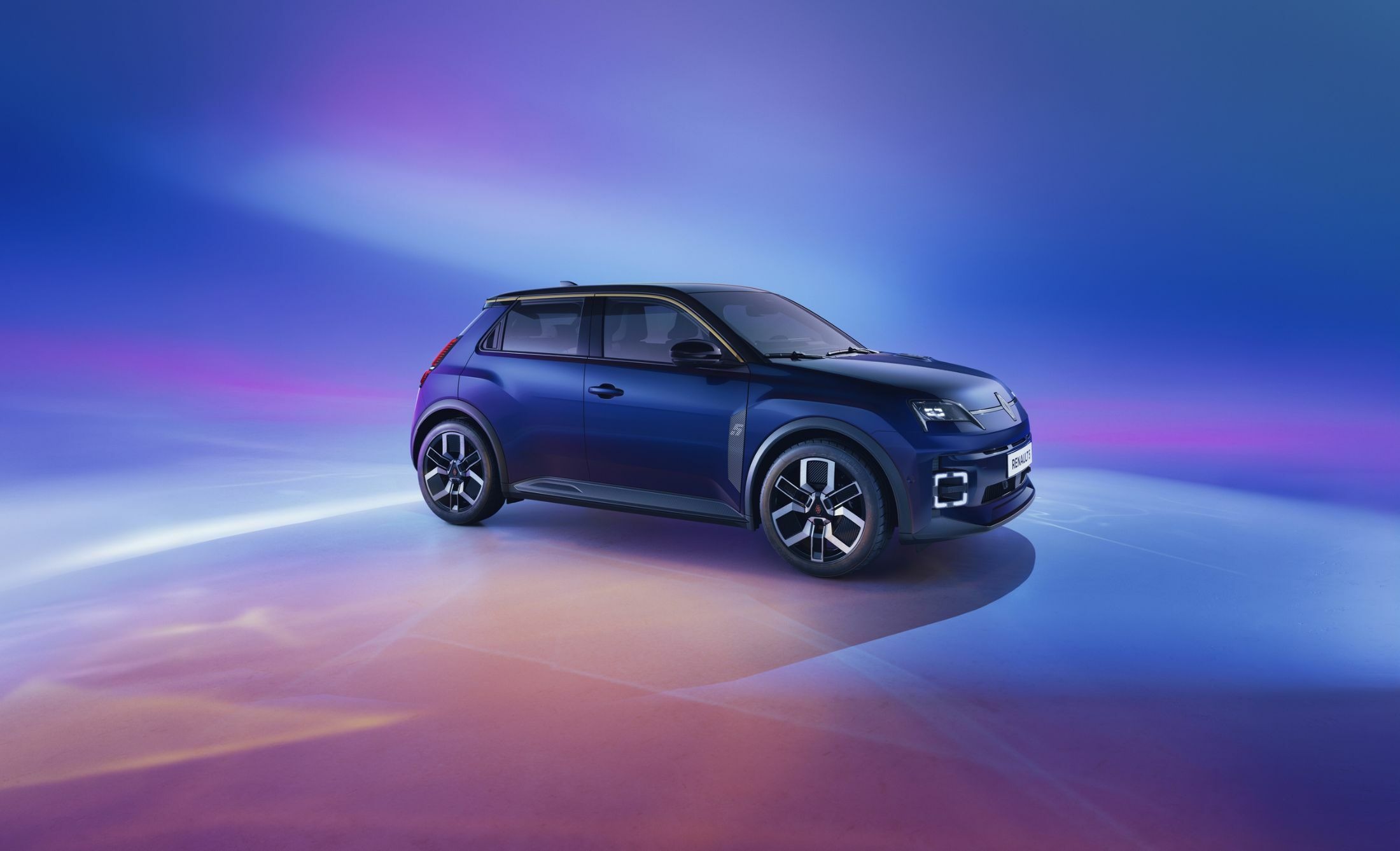 Renault 5 Electric - Blue (2)