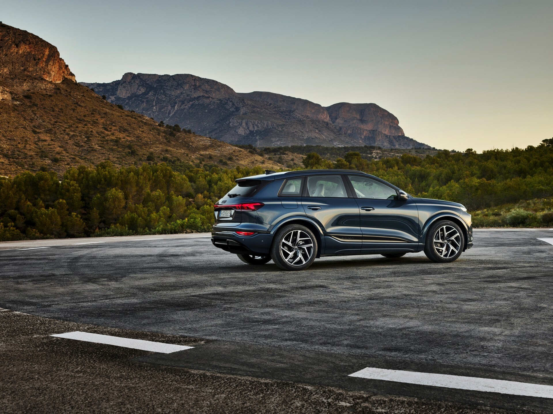 2025 Audi Q6 e-tron 03018 35