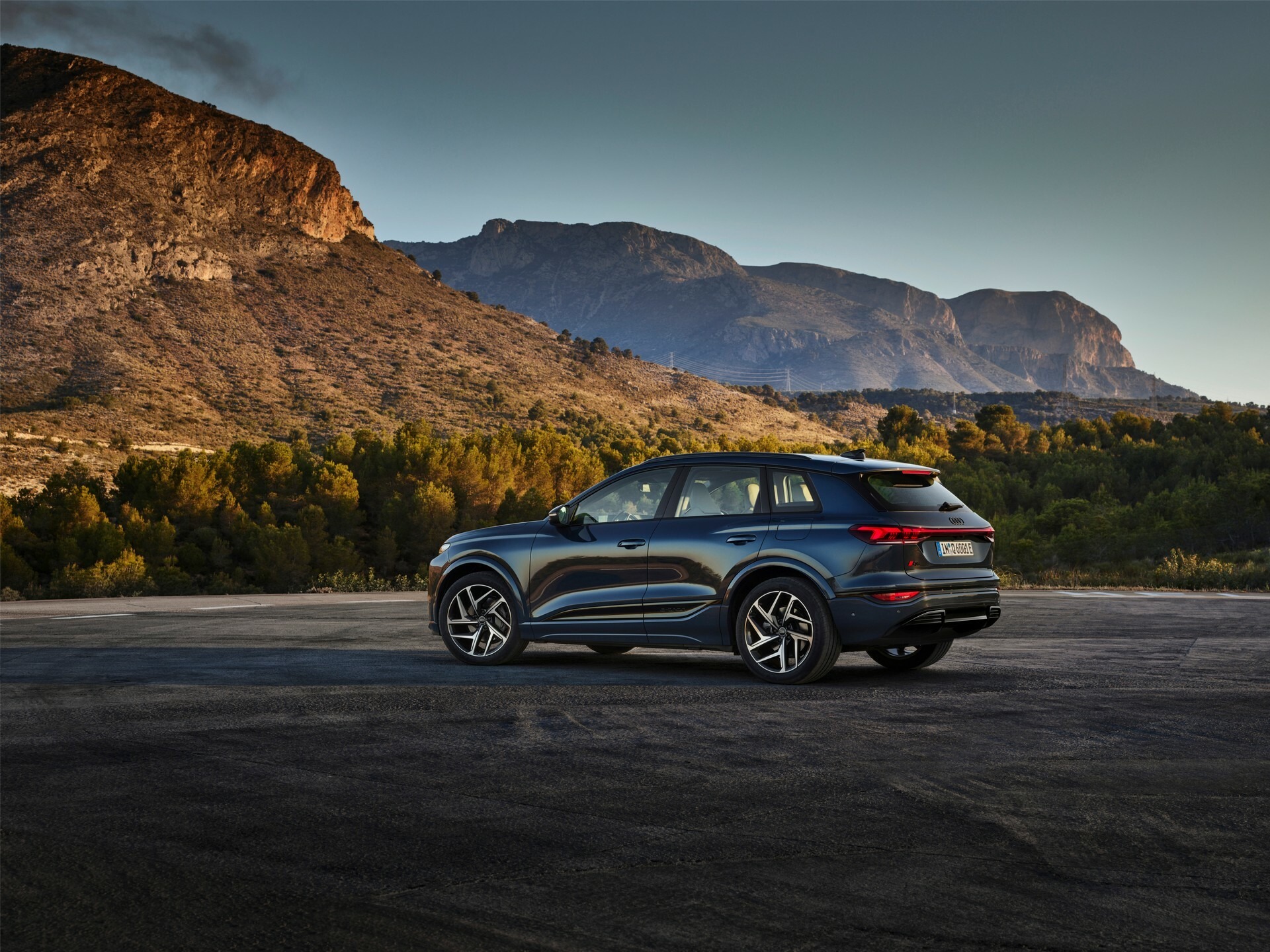 2025 Audi Q6 e-tron 03018 40
