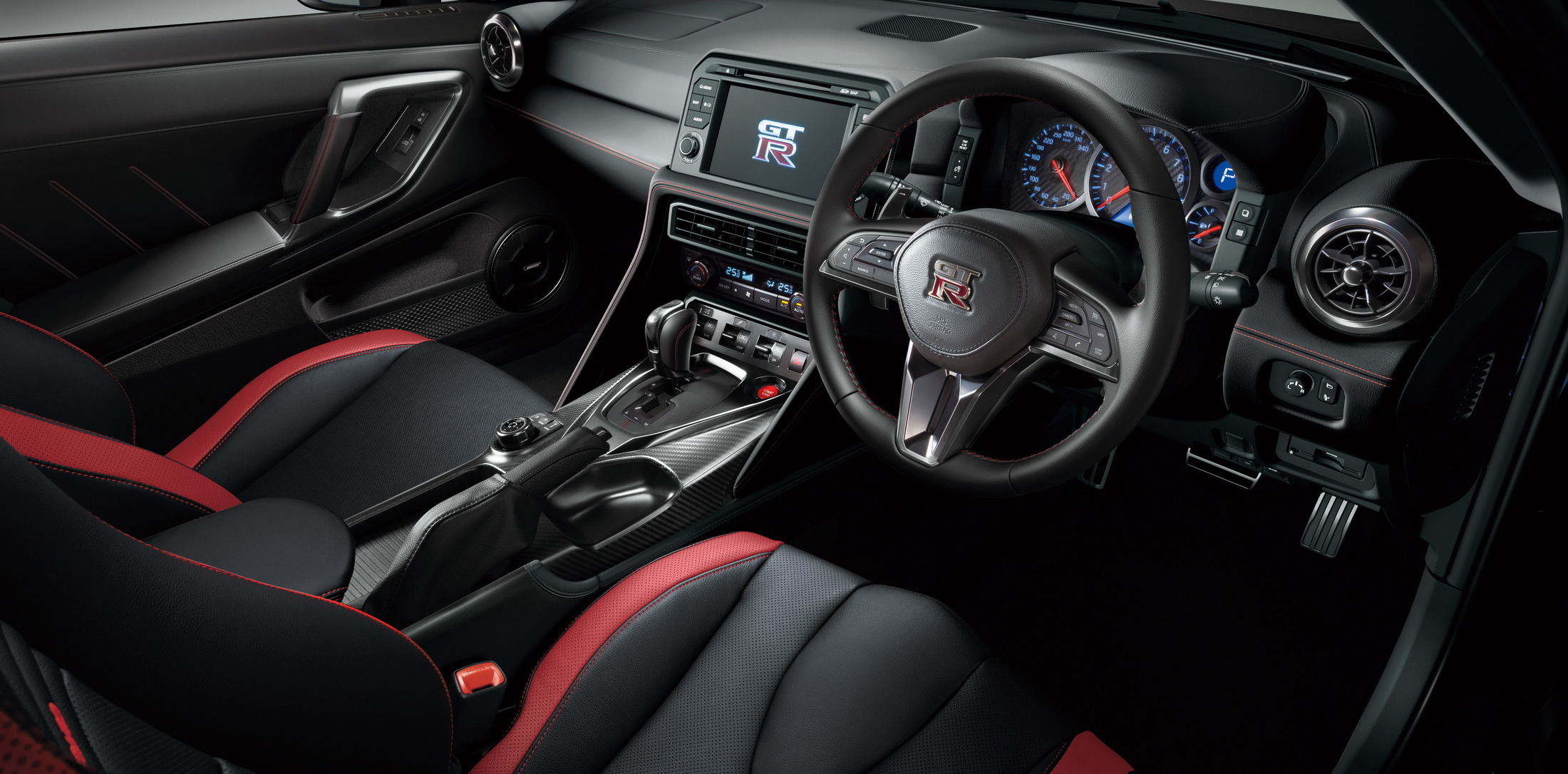 2025 Nissan GT-R Interior (10)