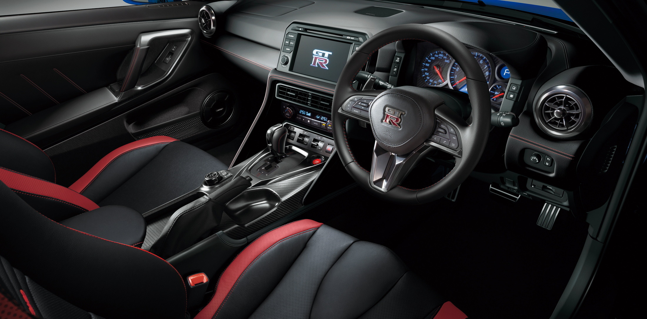 2025 Nissan GT-R Interior (12)