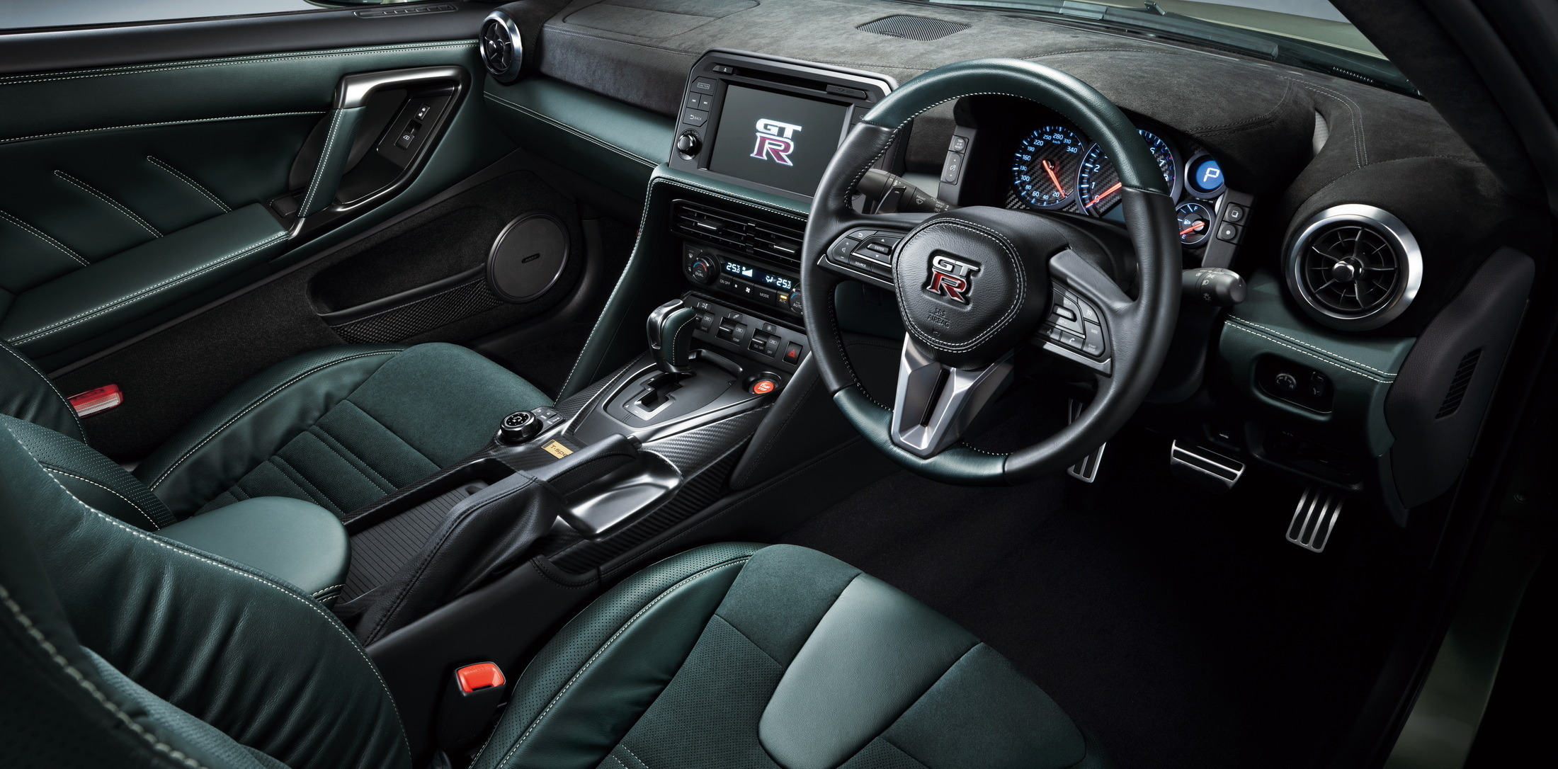 2025 Nissan GT-R Interior (4)