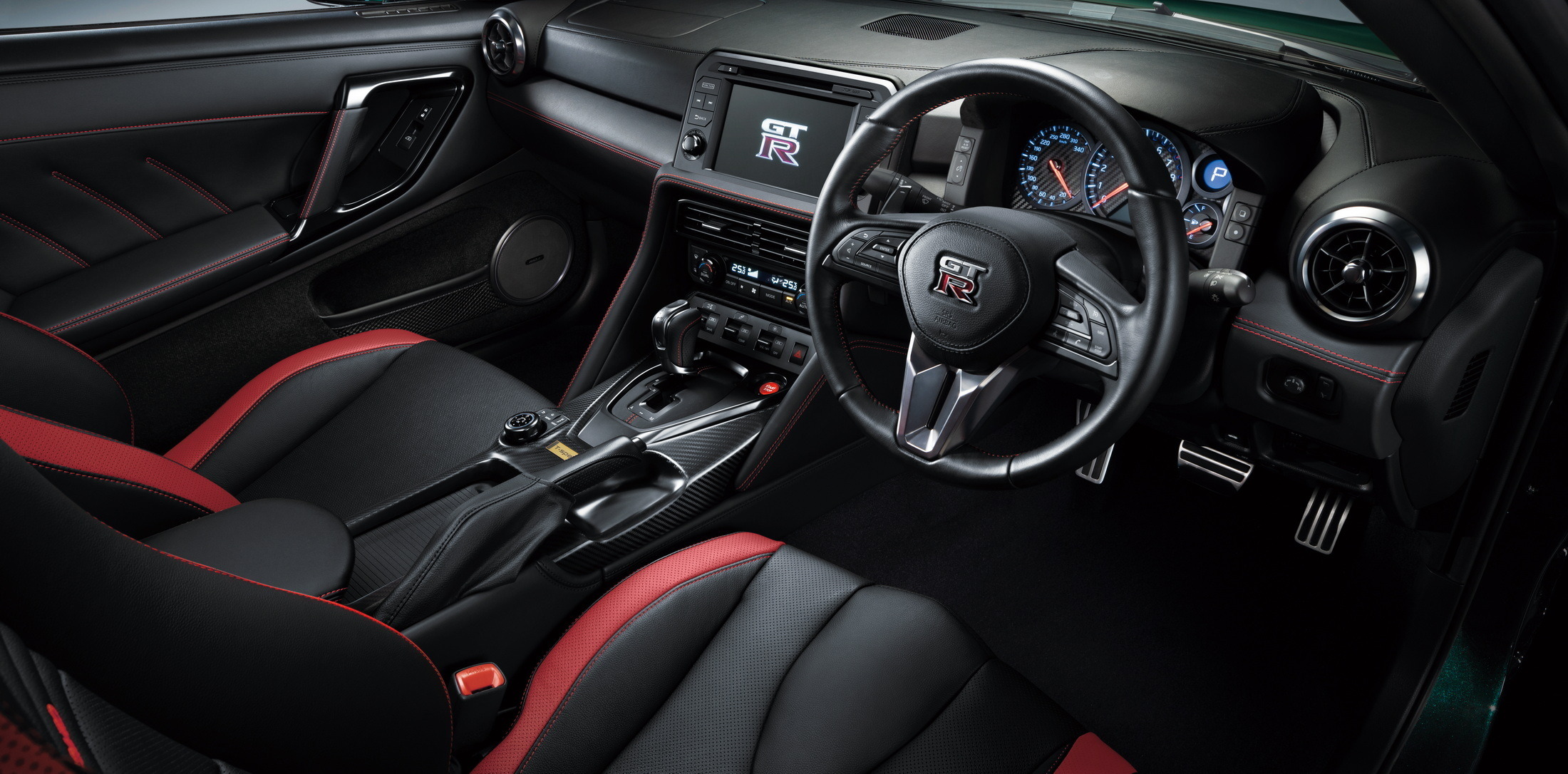 2025 Nissan GT-R Interior (6)