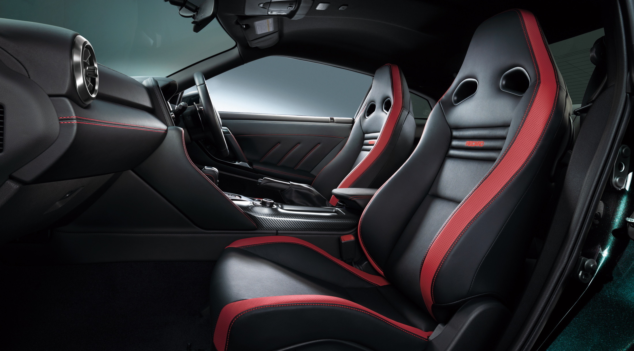 2025 Nissan GT-R Interior (7)