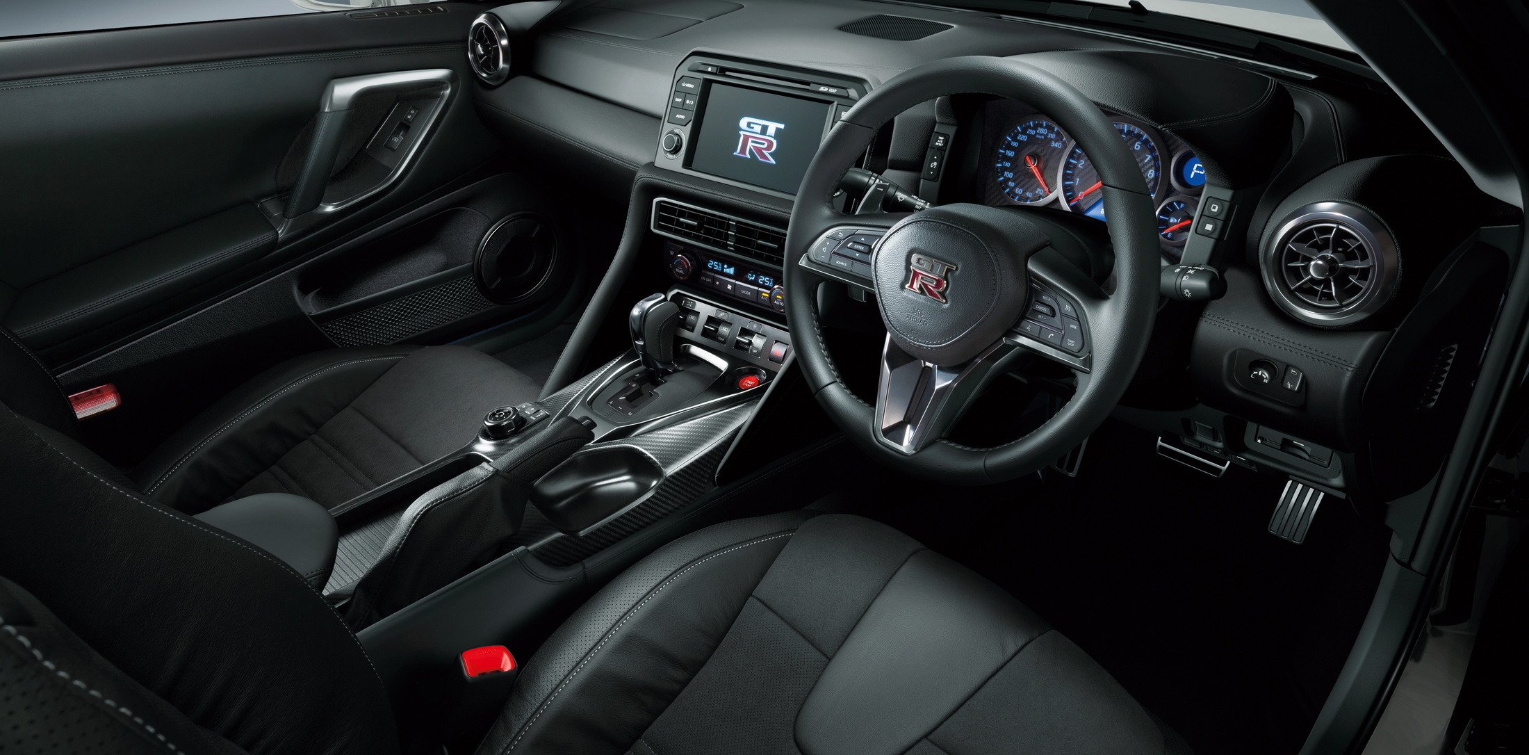 2025 Nissan GT-R Interior (8)