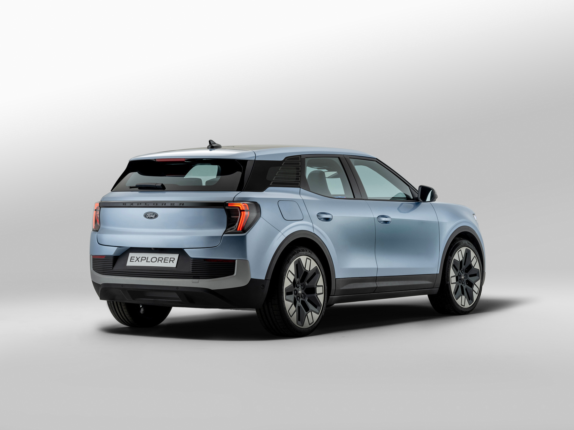 Ford Explorer EV 00026